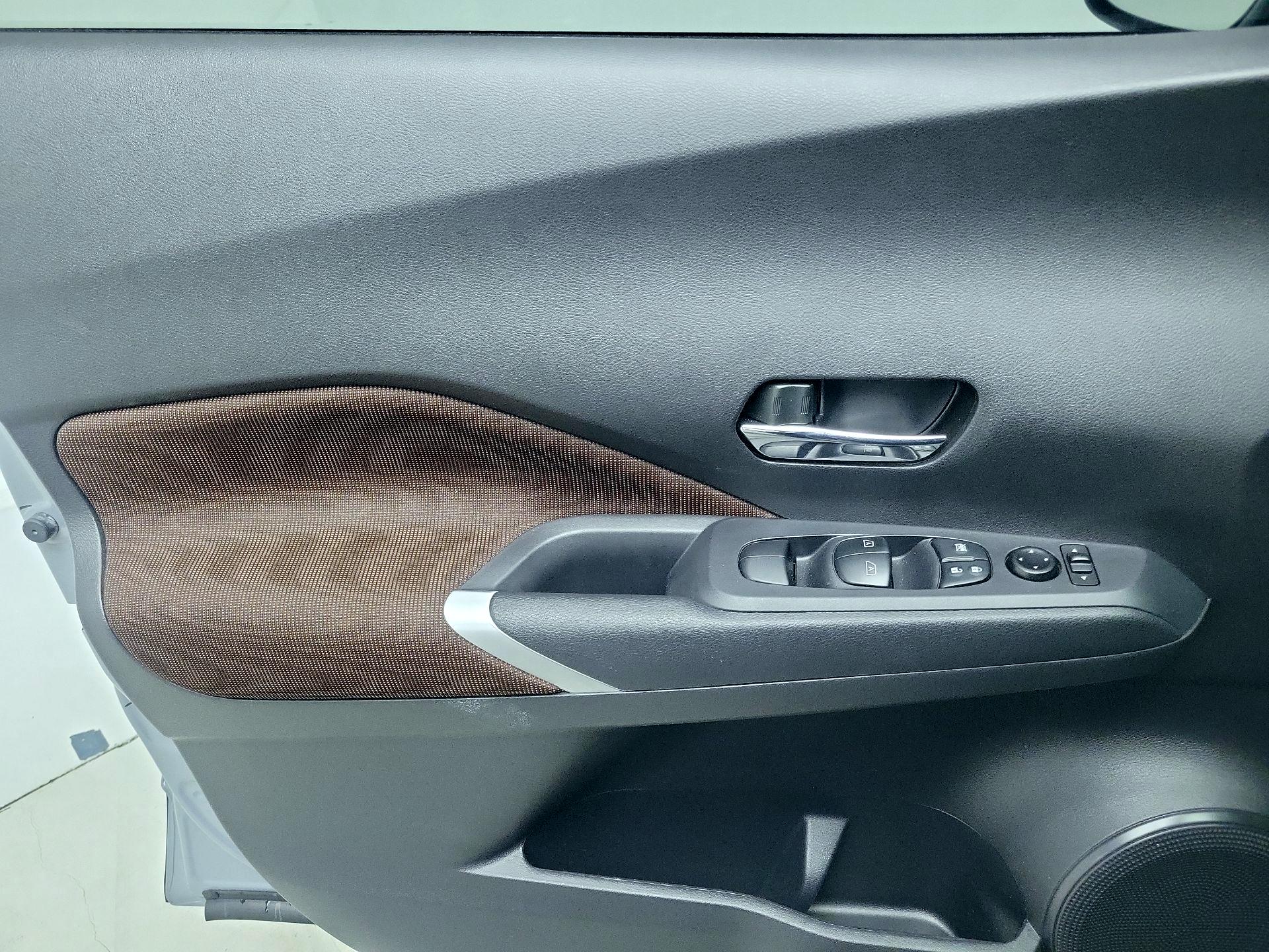 Thumbnail: 2023 Nissan Kicks - 12