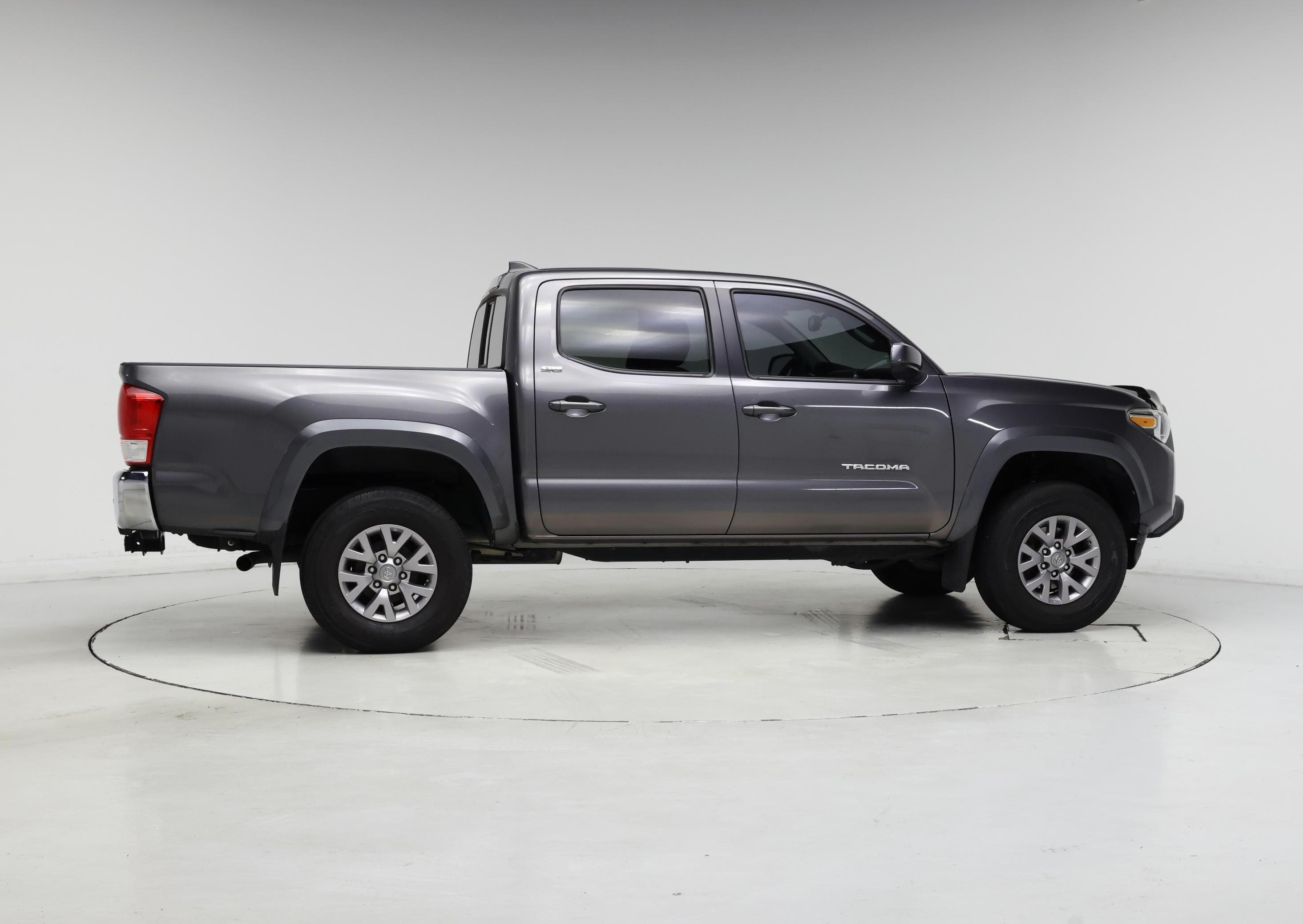 Thumbnail: 2017 Toyota Tacoma - 7