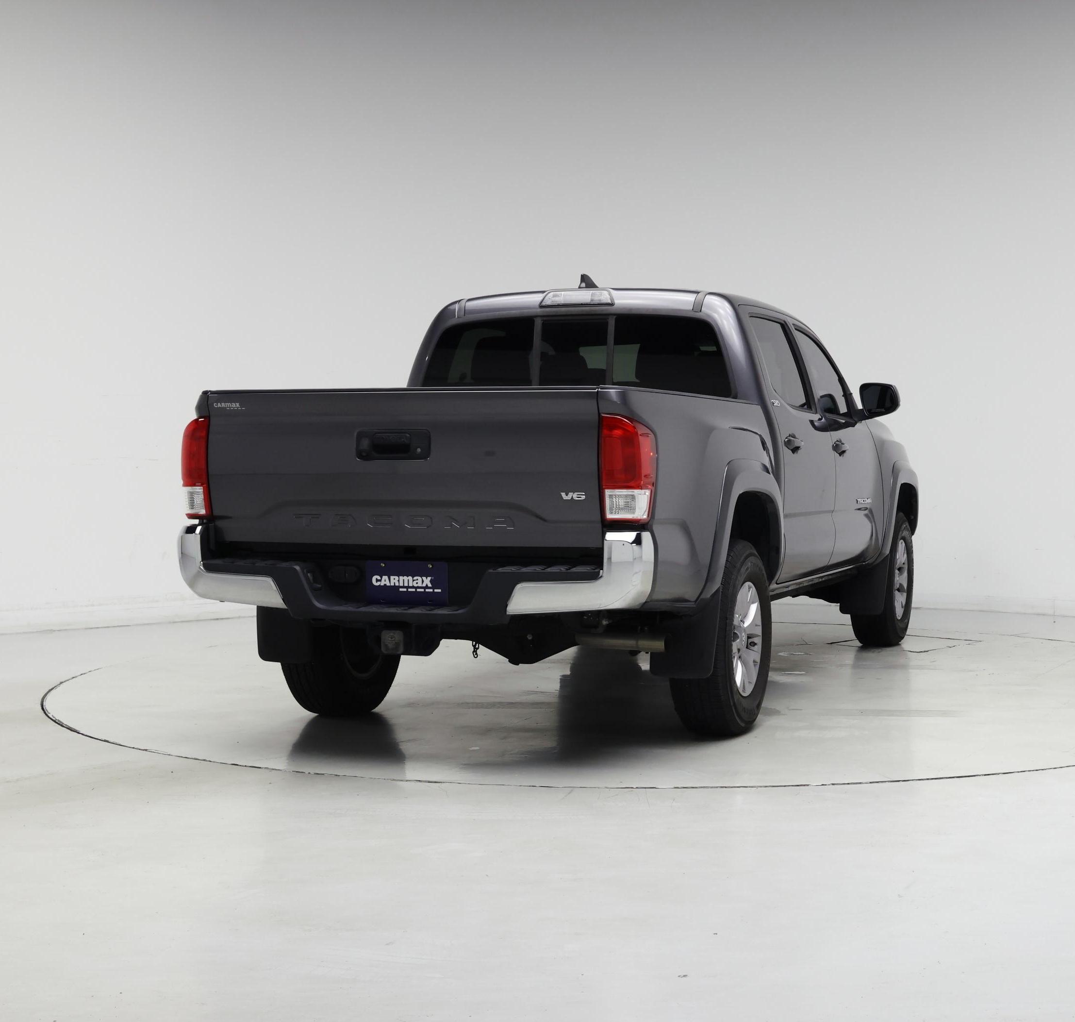 Thumbnail: 2017 Toyota Tacoma - 8