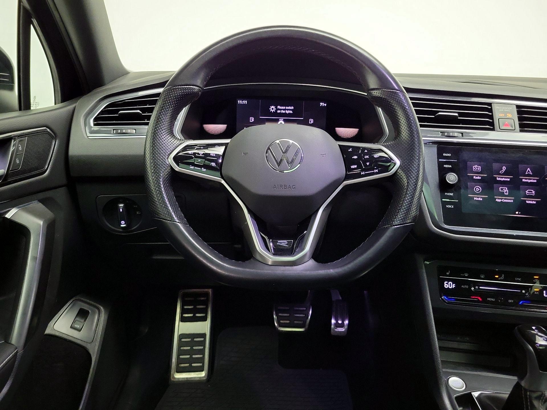 Thumbnail: 2022 Volkswagen Tiguan - 10