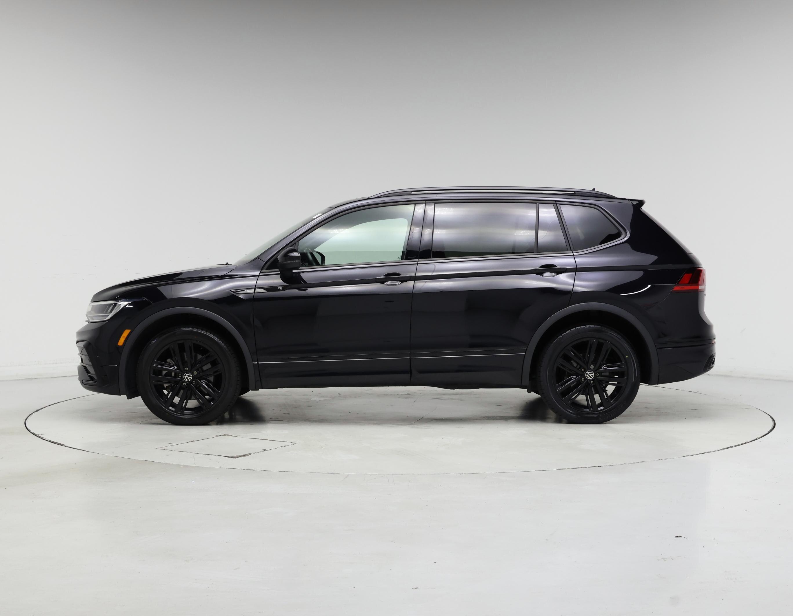 Thumbnail: 2022 Volkswagen Tiguan - 3