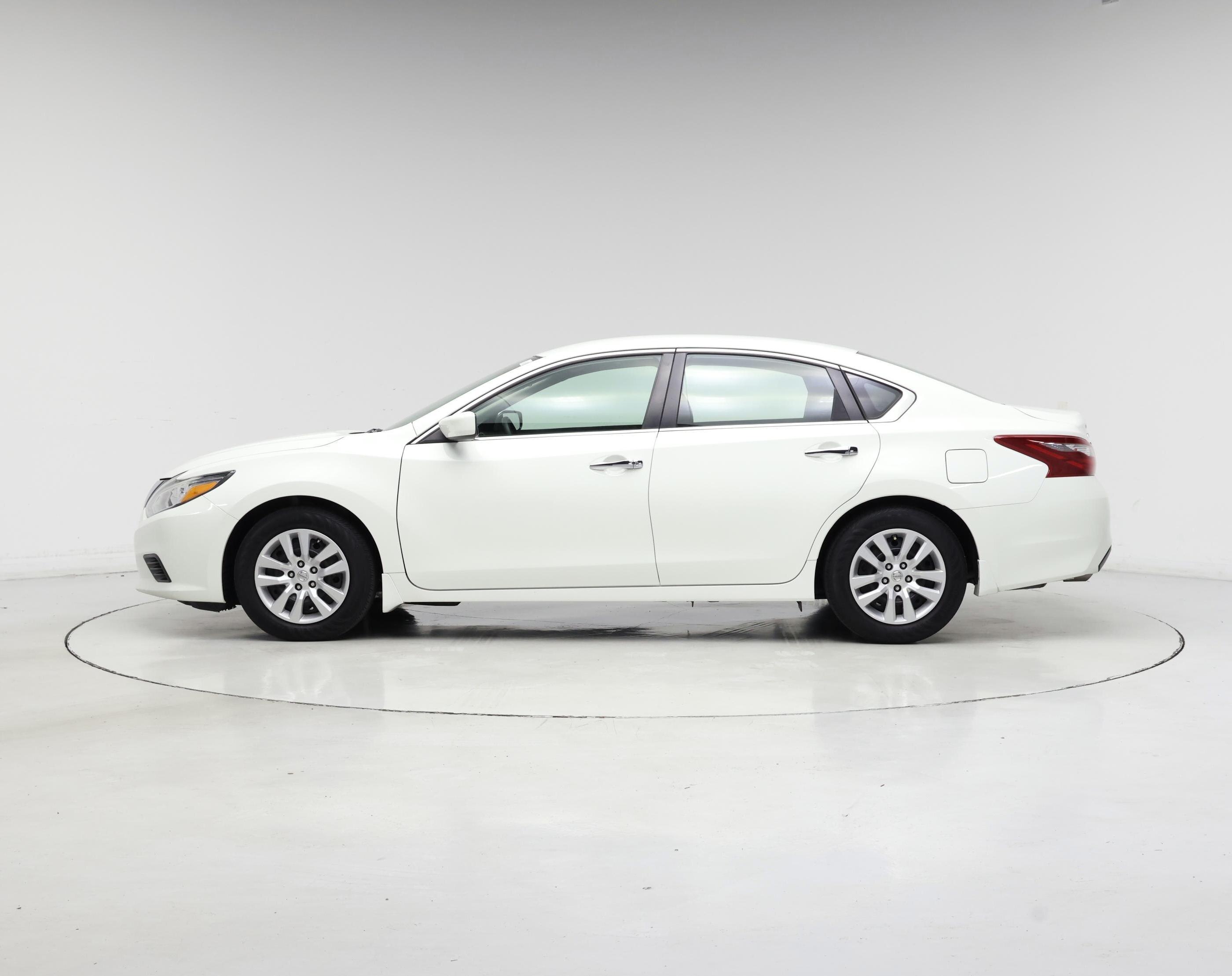 Thumbnail: 2018 Nissan Altima - 3