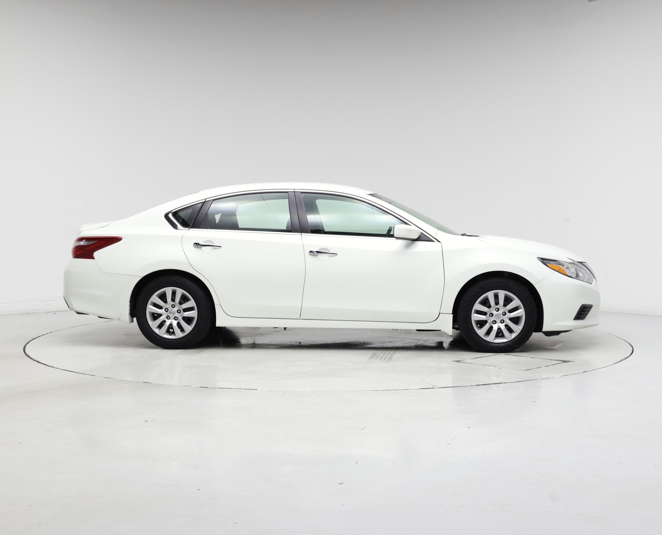Thumbnail: 2018 Nissan Altima - 7