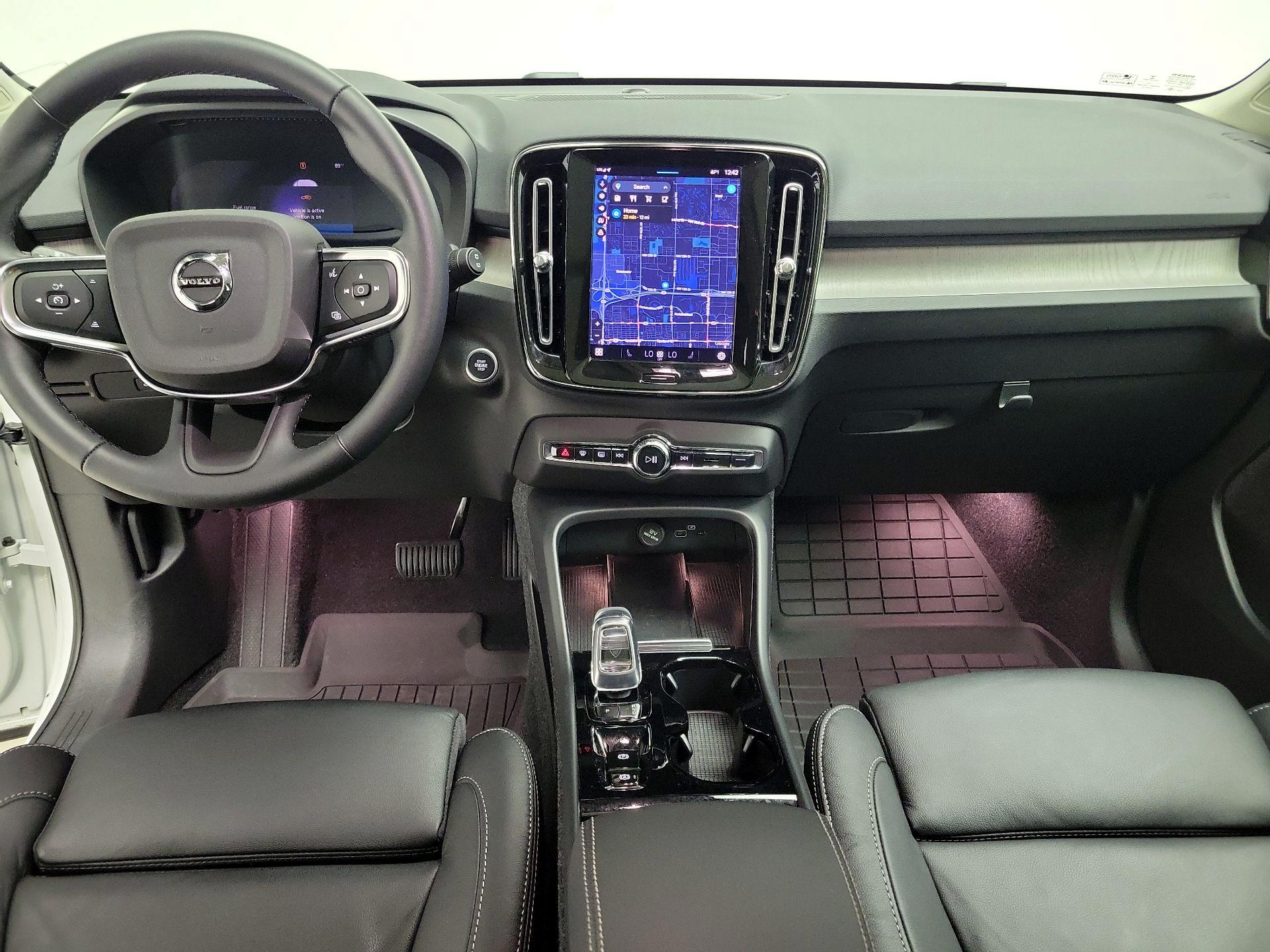 Thumbnail: 2023 Volvo XC40 - 9