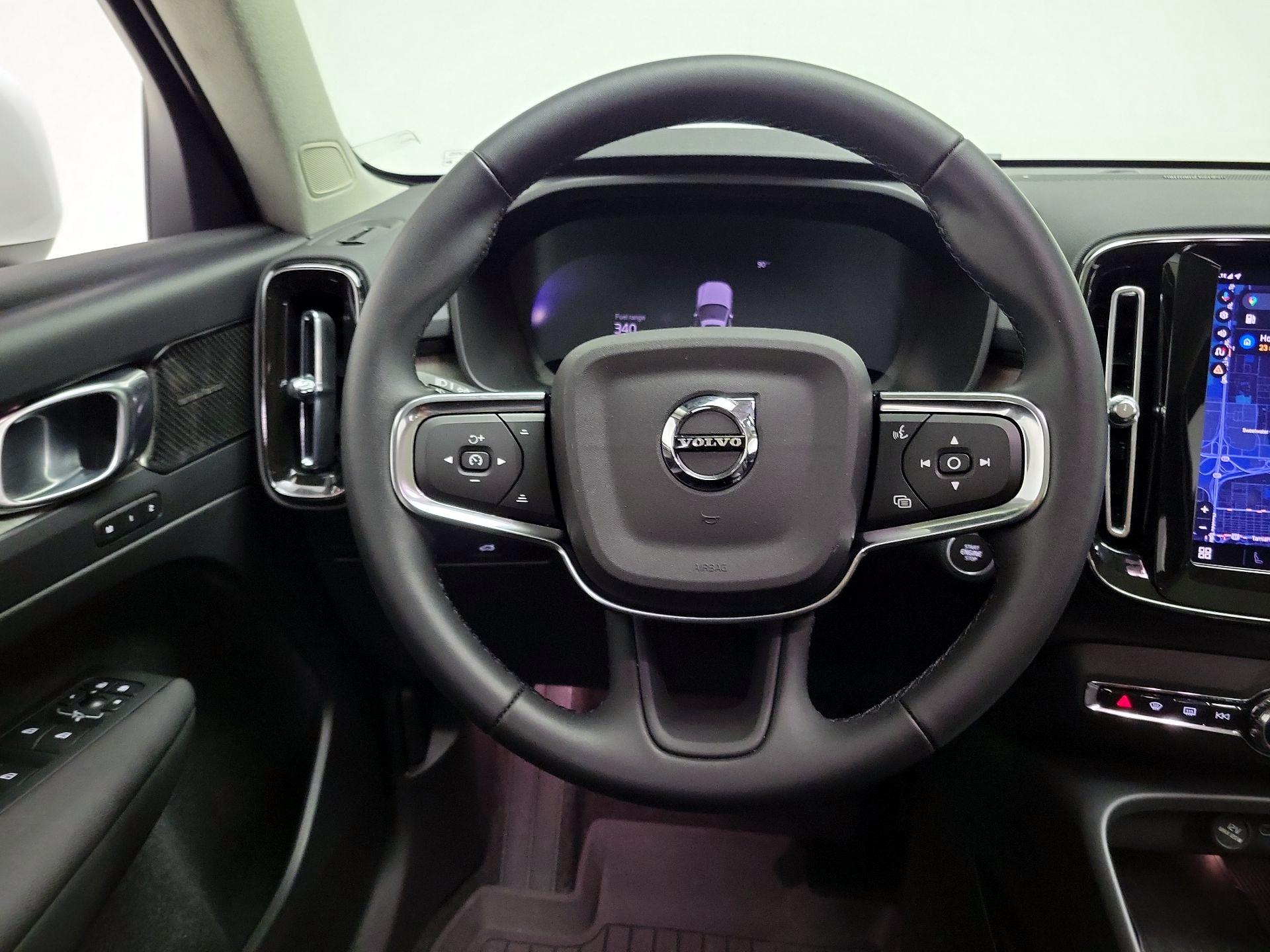 Thumbnail: 2023 Volvo XC40 - 10