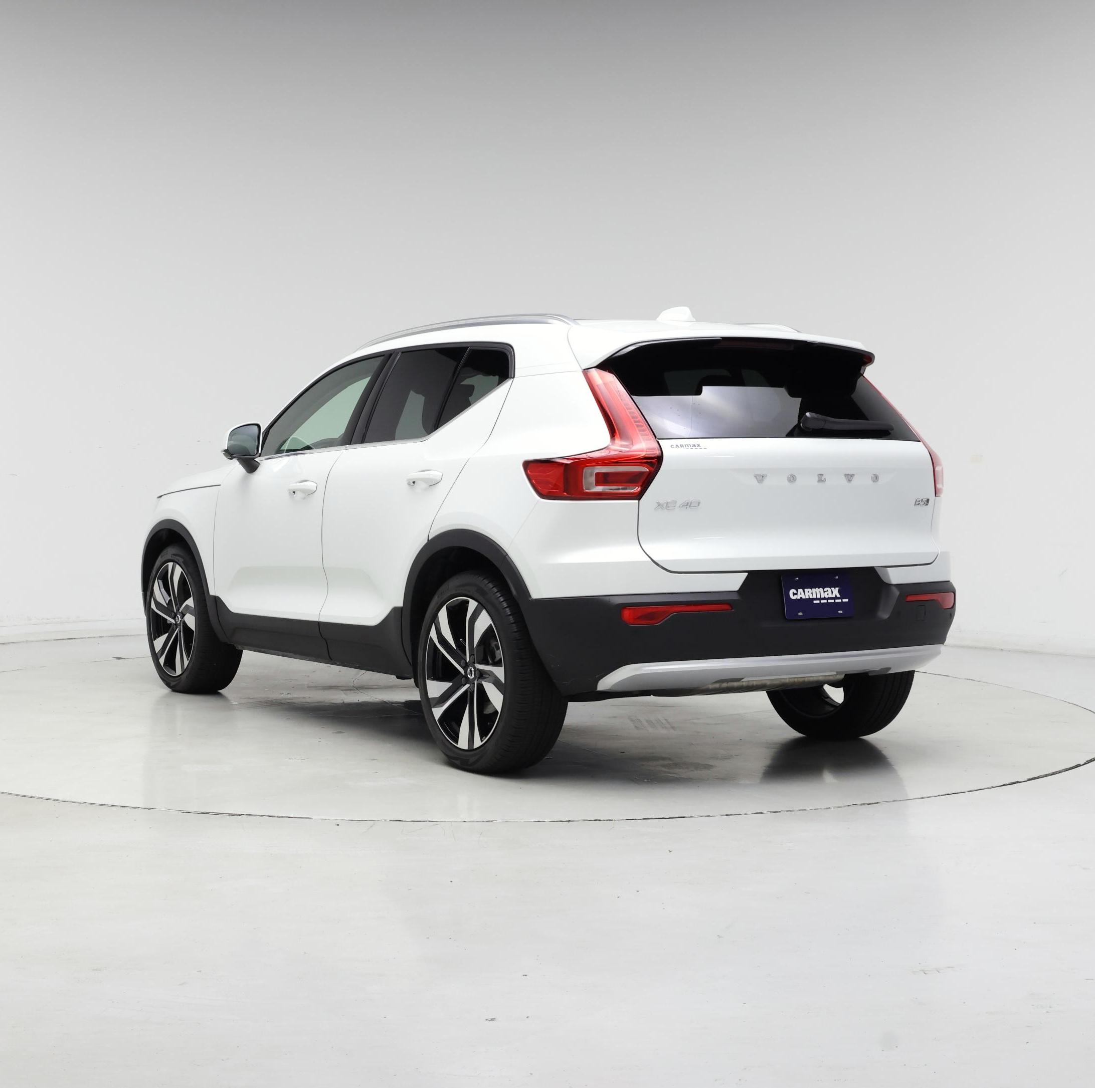 Thumbnail: 2023 Volvo XC40 - 2