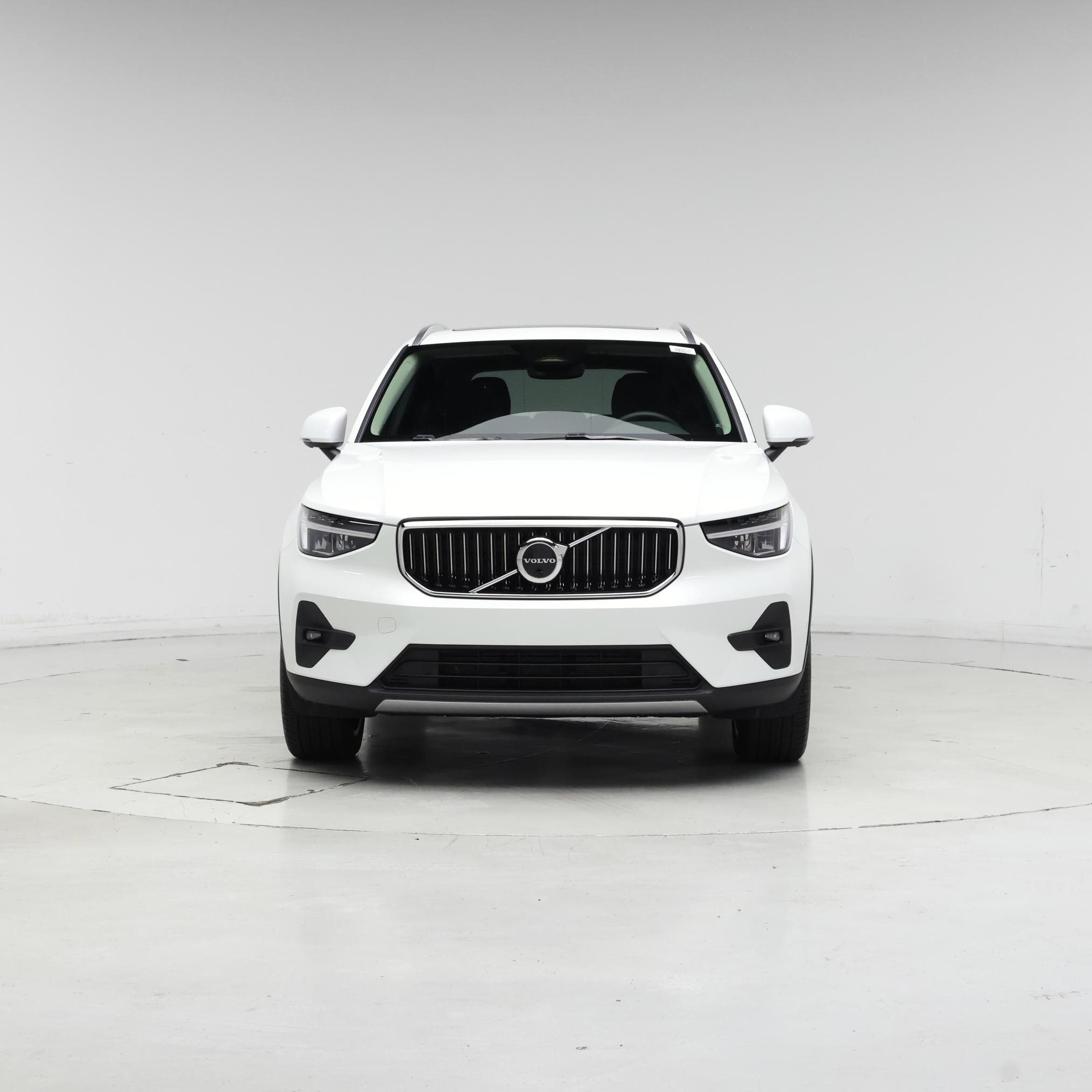 Thumbnail: 2023 Volvo XC40 - 5