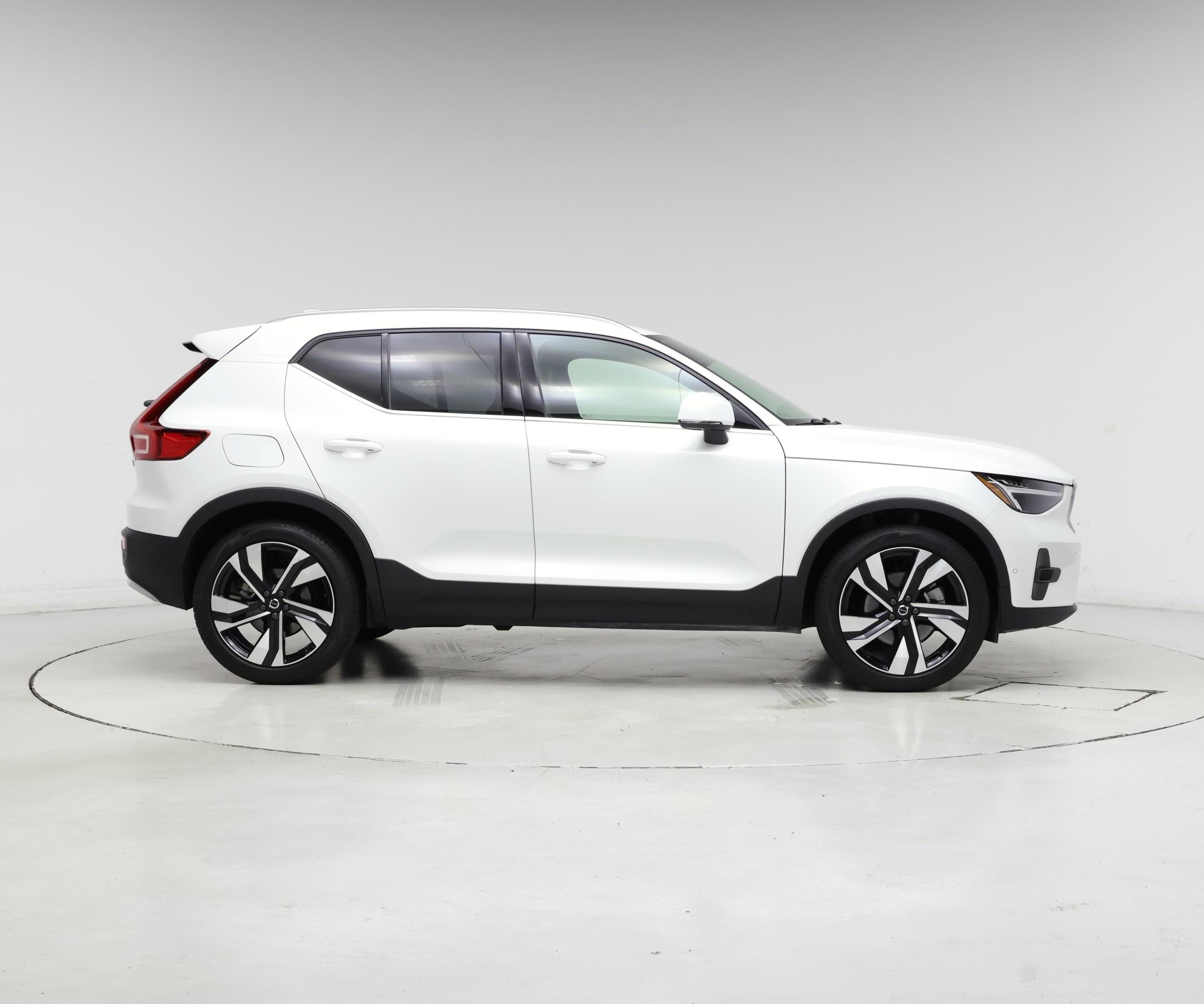 Thumbnail: 2023 Volvo XC40 - 7