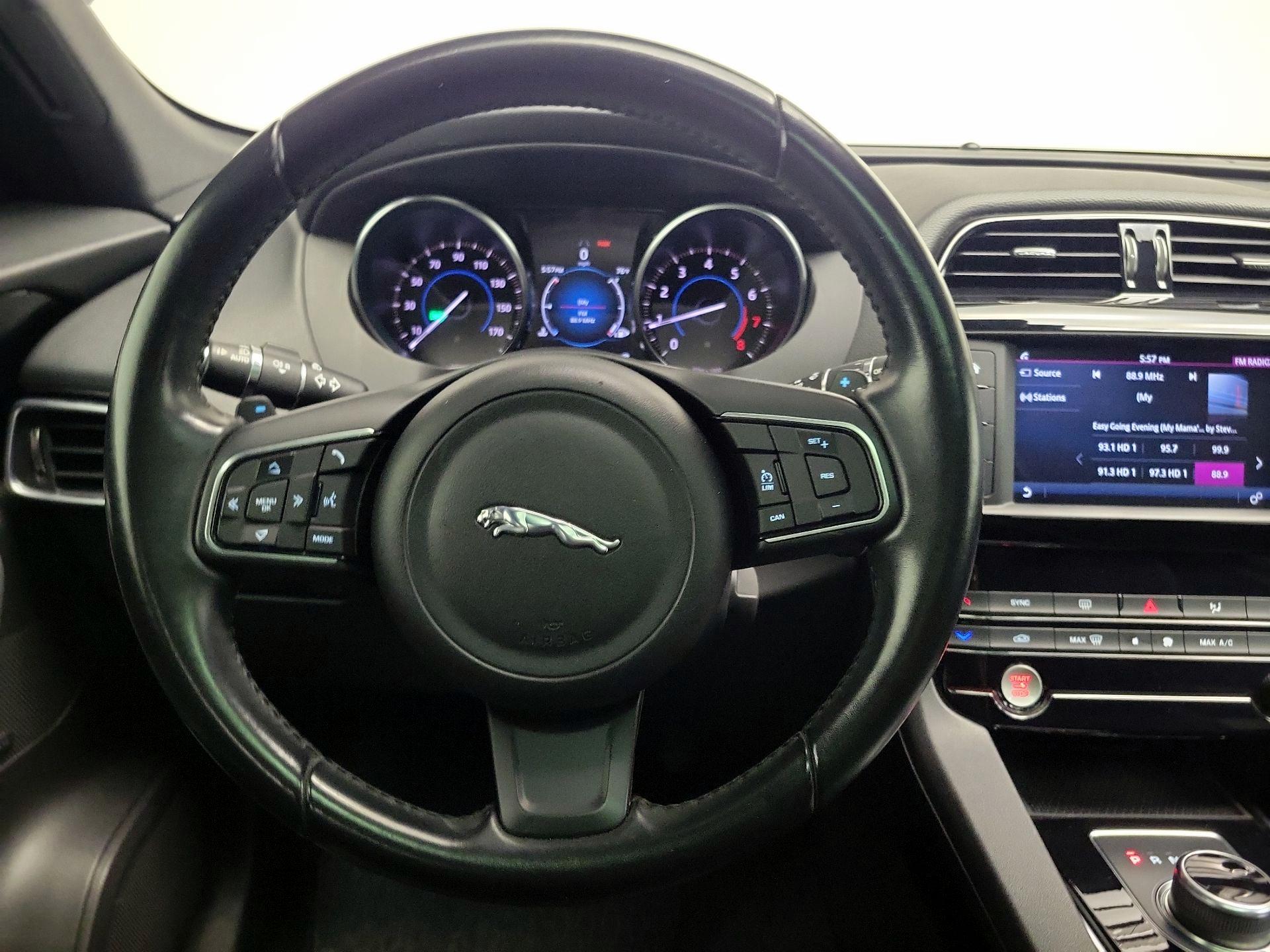 Thumbnail: 2018 Jaguar F-Pace - 10