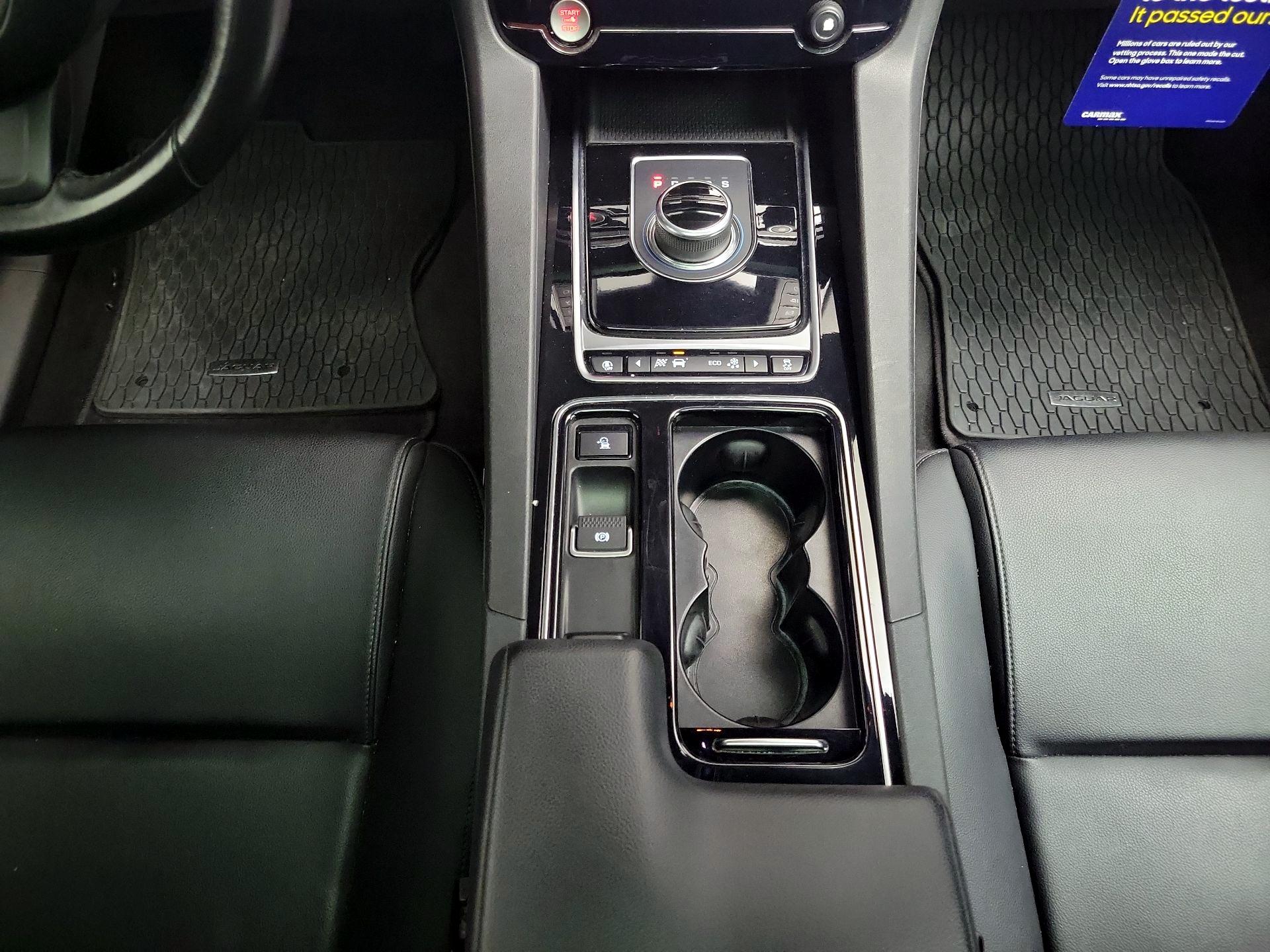 Thumbnail: 2018 Jaguar F-Pace - 18