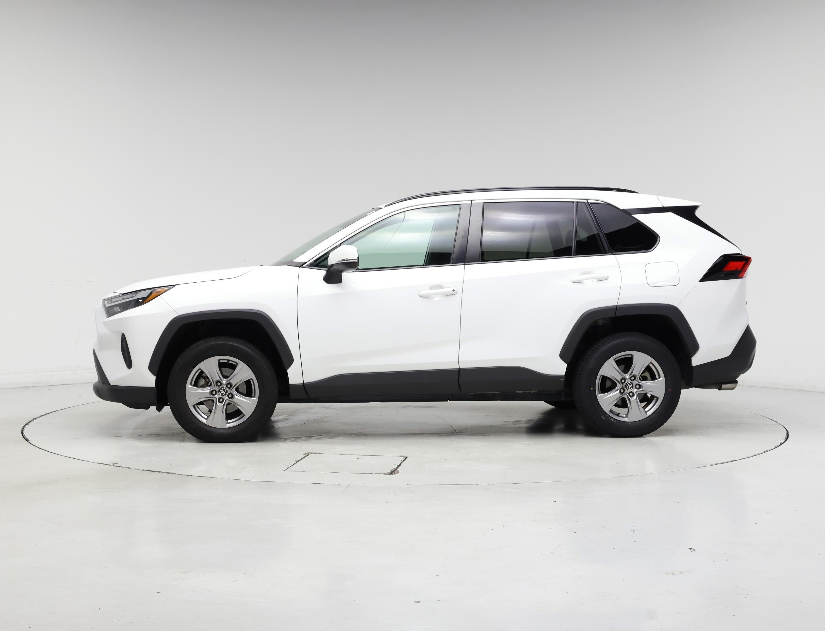 Thumbnail: 2022 Toyota RAV4 - 3