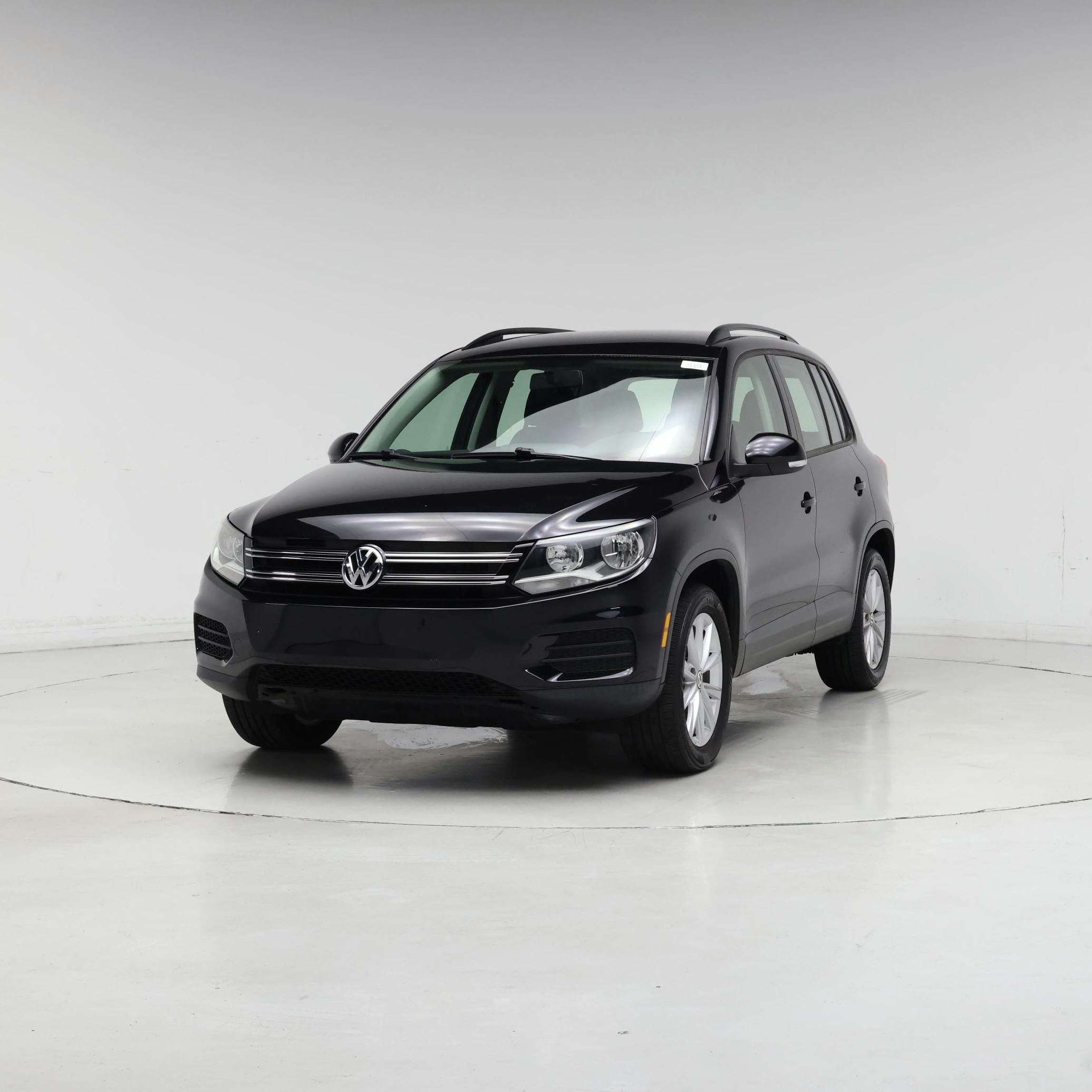 Thumbnail: 2017 Volkswagen Tiguan - 4