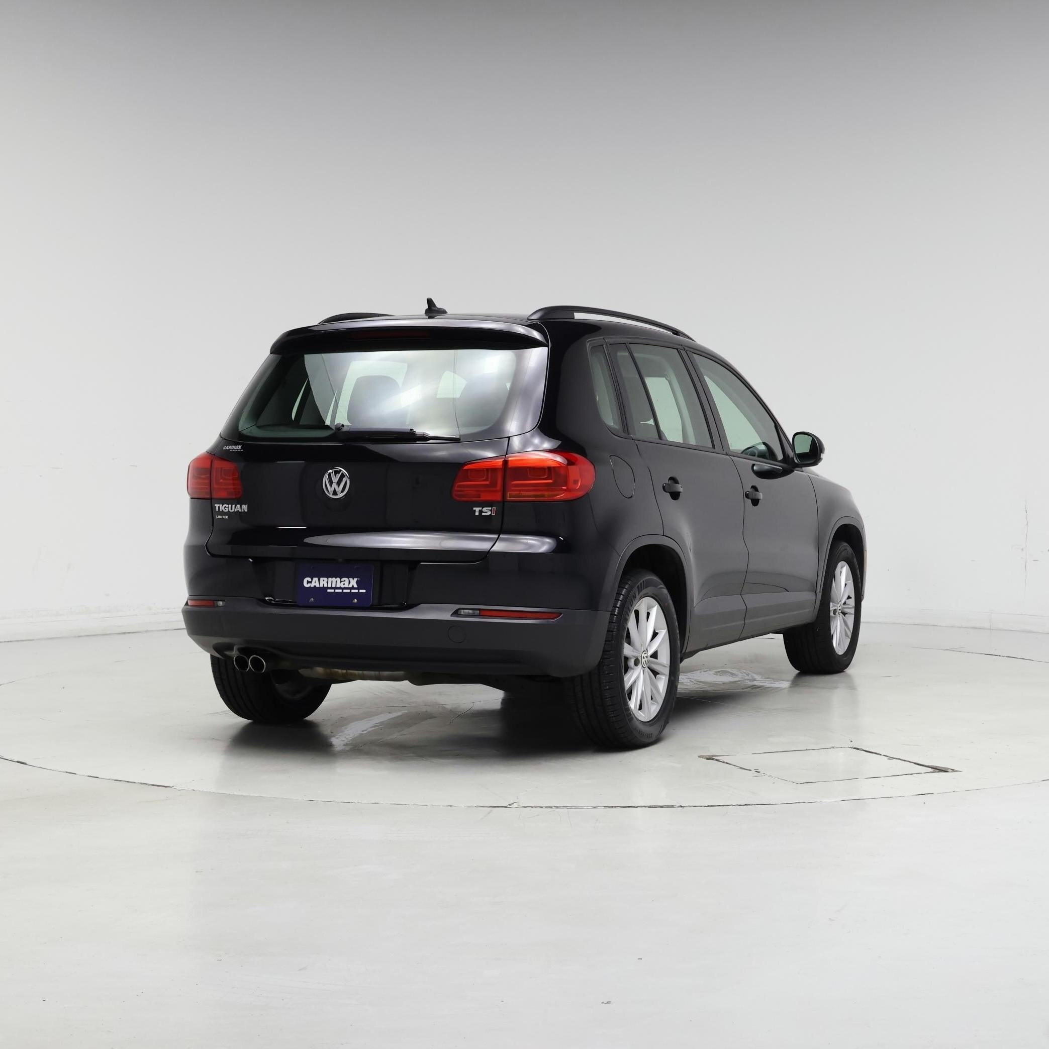 Thumbnail: 2017 Volkswagen Tiguan - 8