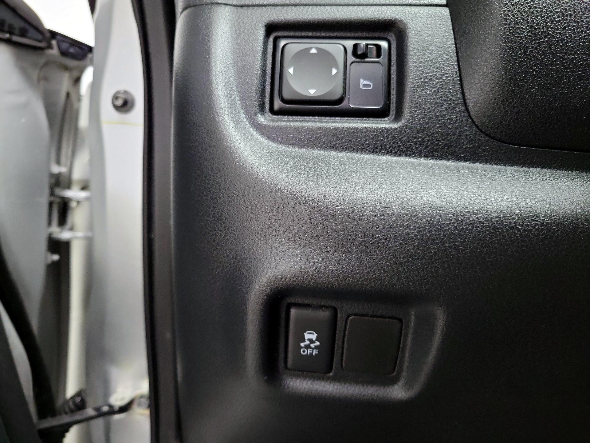 Thumbnail: 2015 Nissan Versa Note - 13