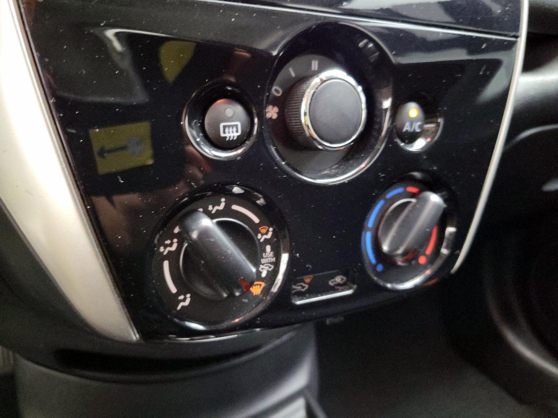 Thumbnail: 2015 Nissan Versa Note - 16