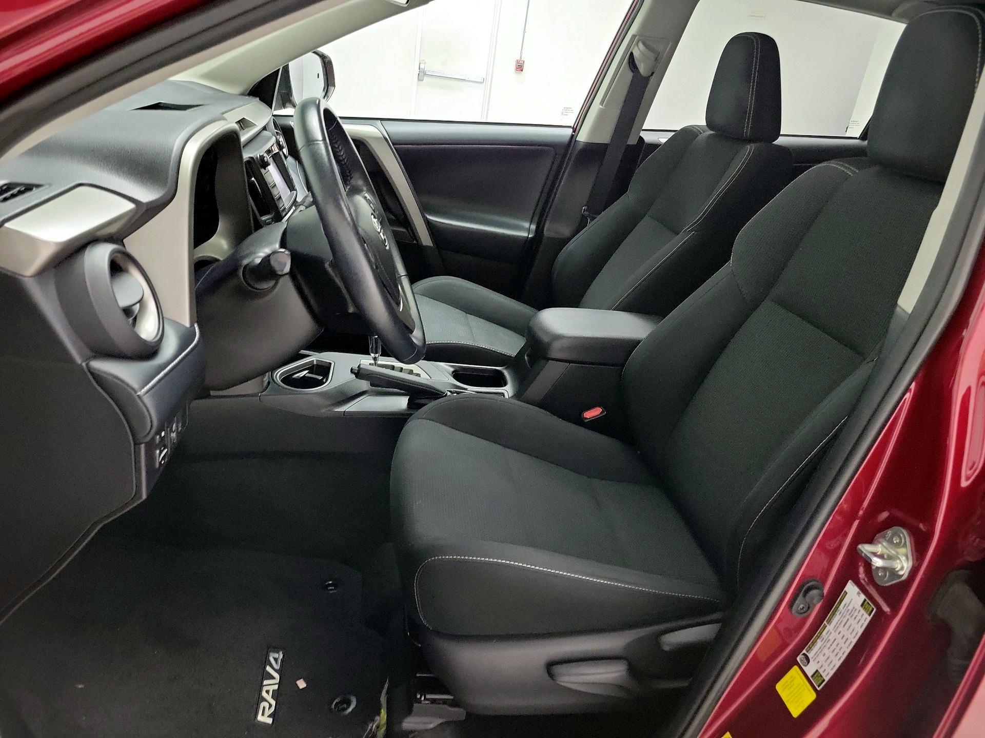 Thumbnail: 2018 Toyota RAV4 - 11