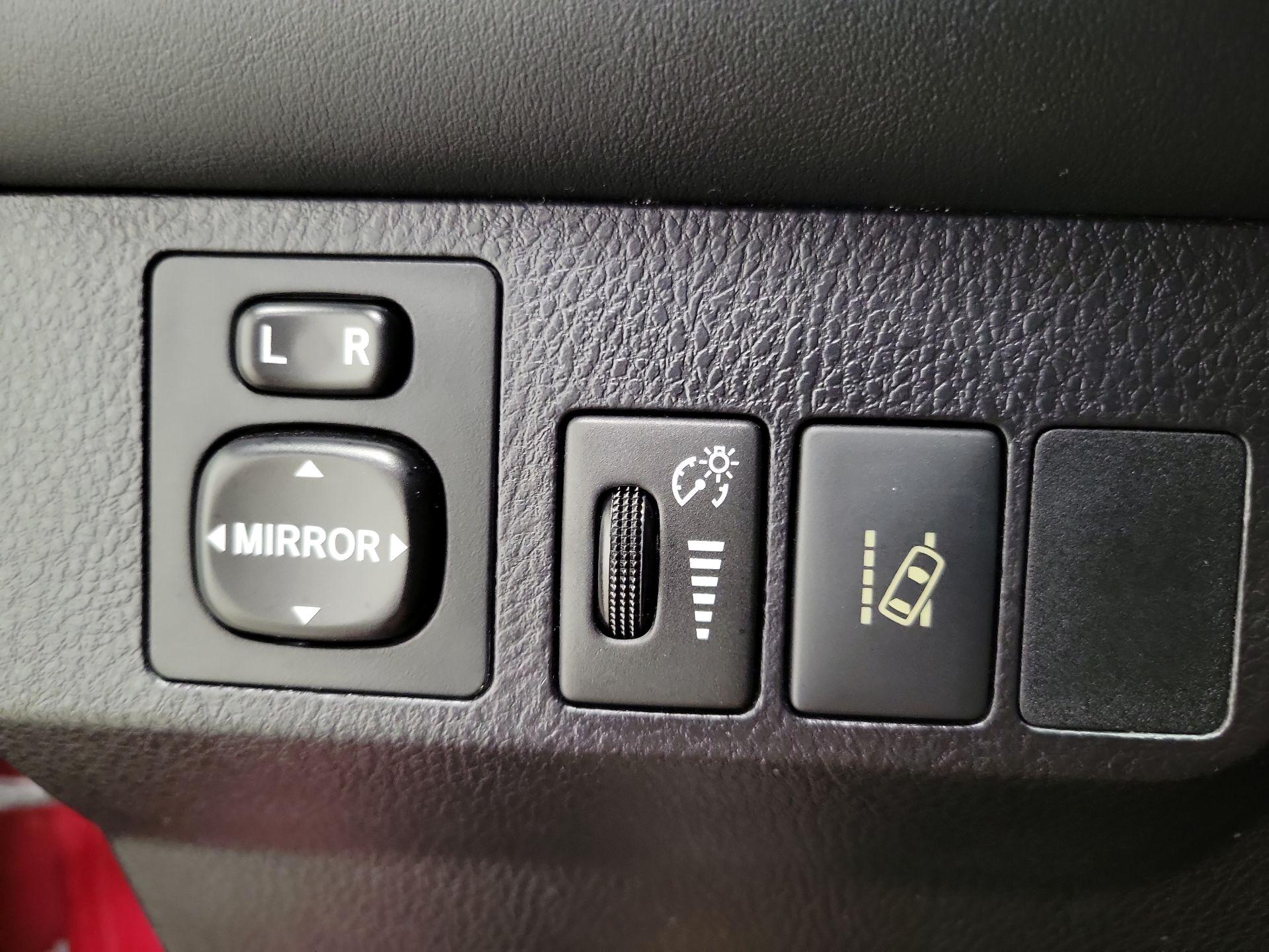 Thumbnail: 2018 Toyota RAV4 - 13