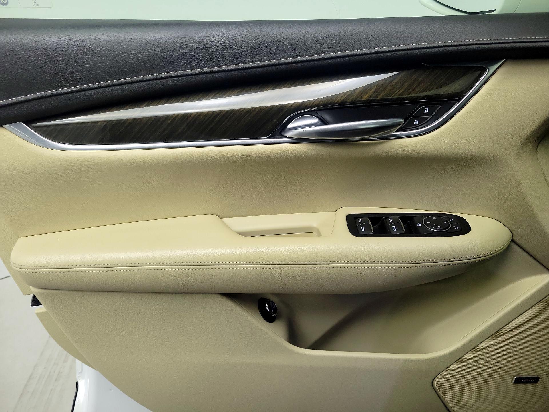 Thumbnail: 2019 Cadillac XT5 - 12