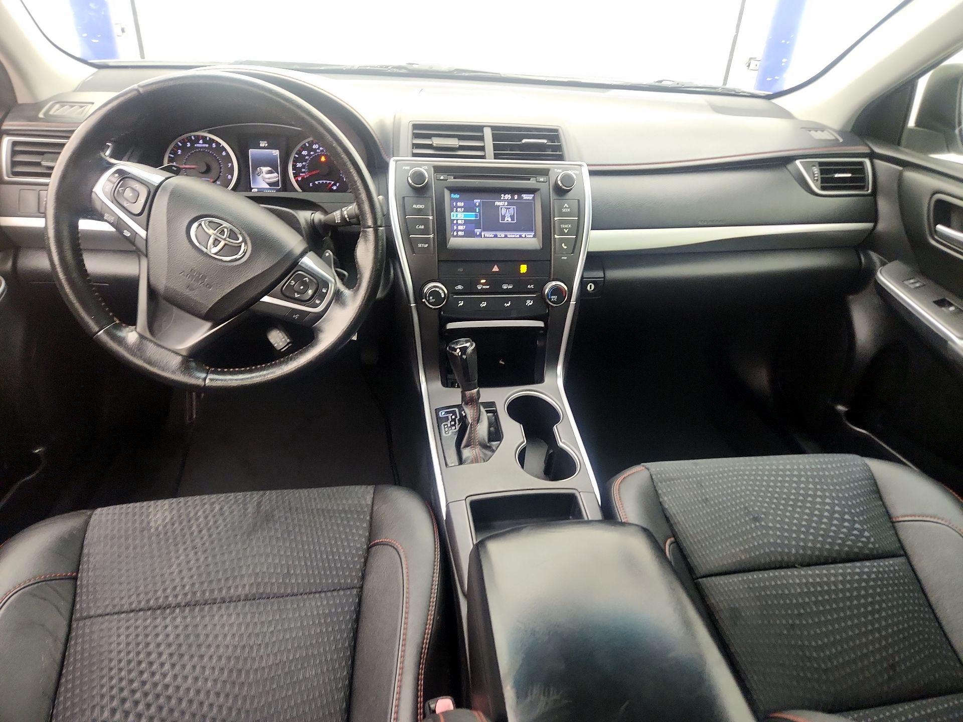 Thumbnail: 2015 Toyota Camry - 9