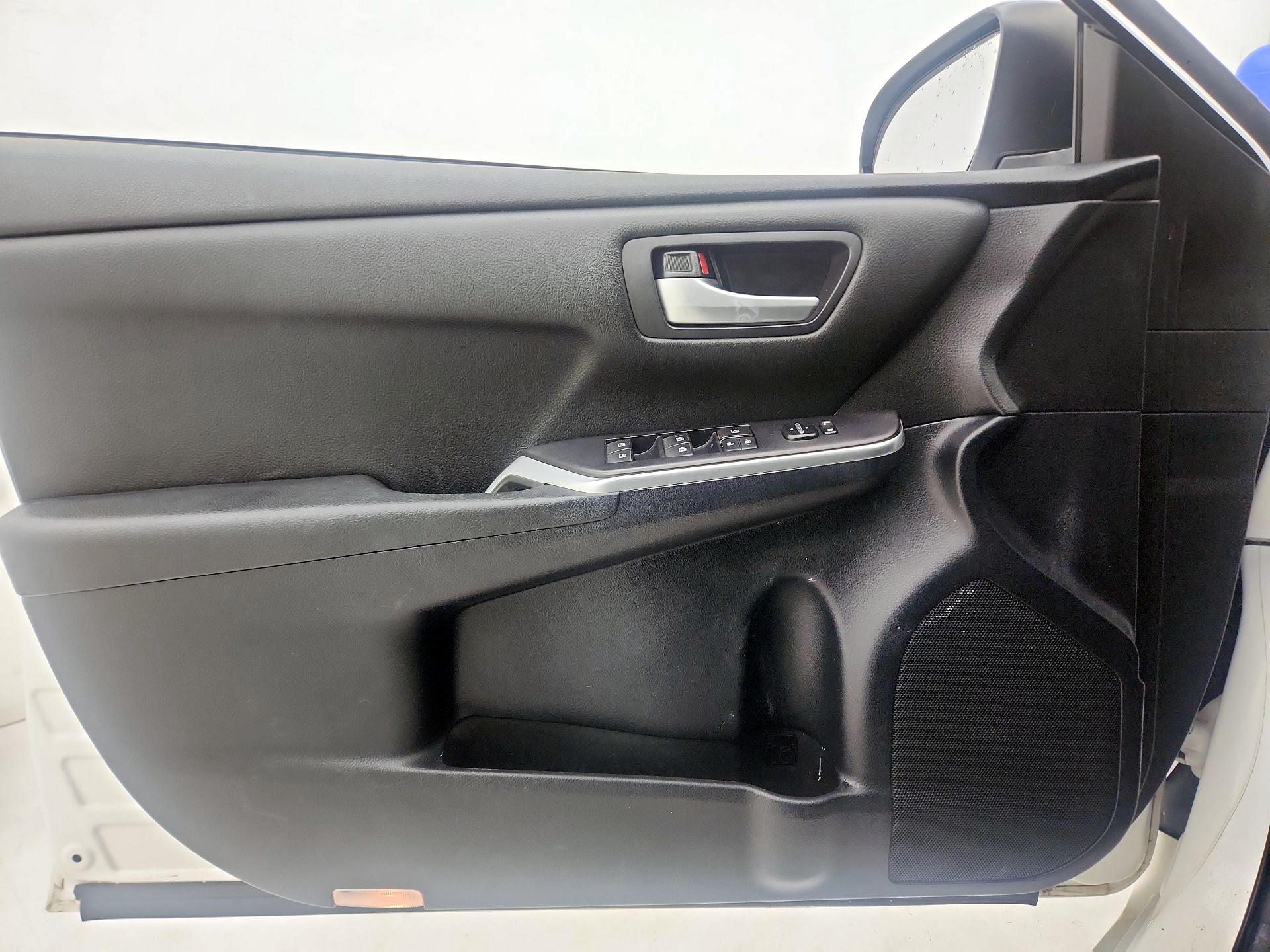 Thumbnail: 2015 Toyota Camry - 12