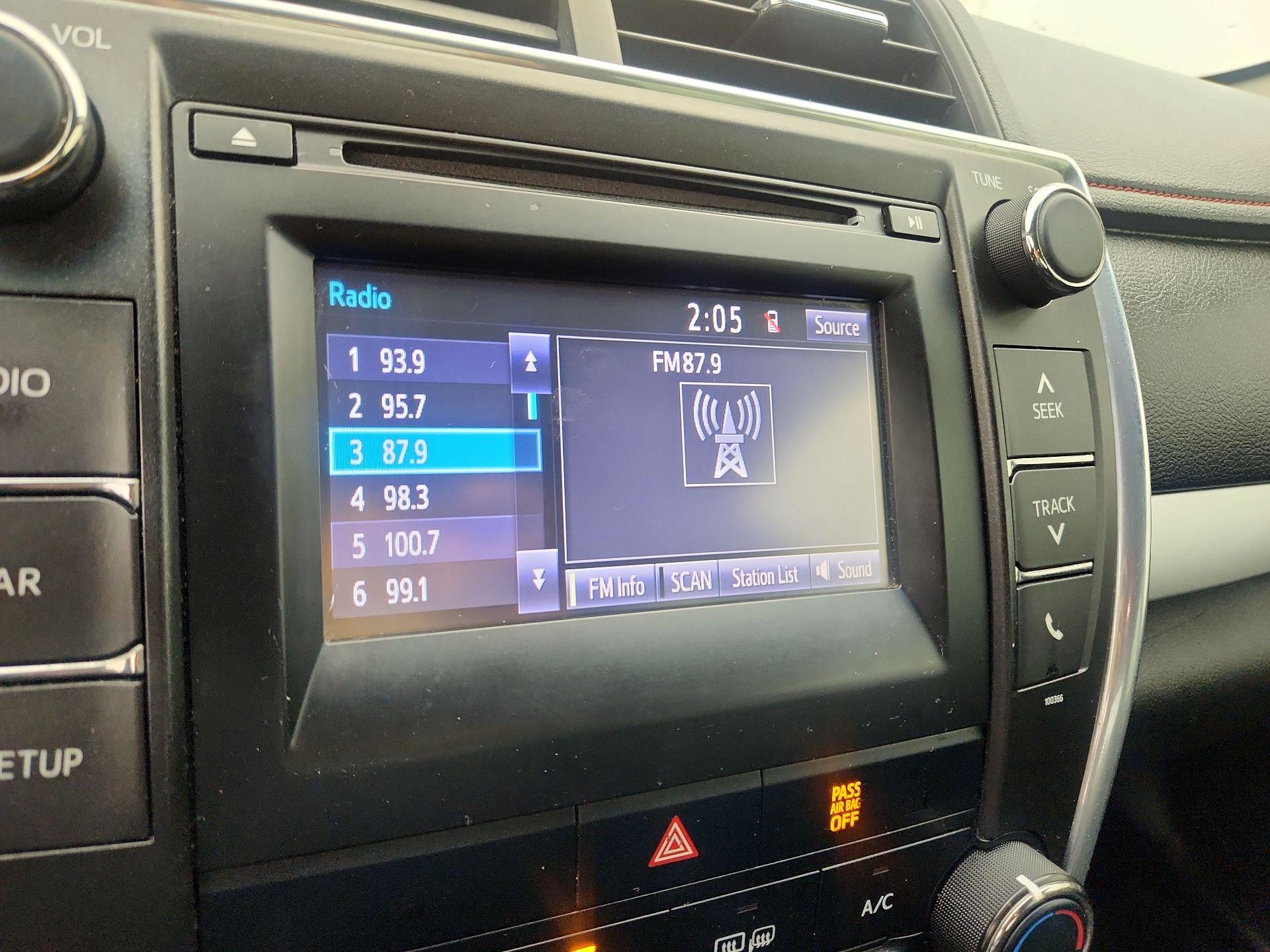 Thumbnail: 2015 Toyota Camry - 14