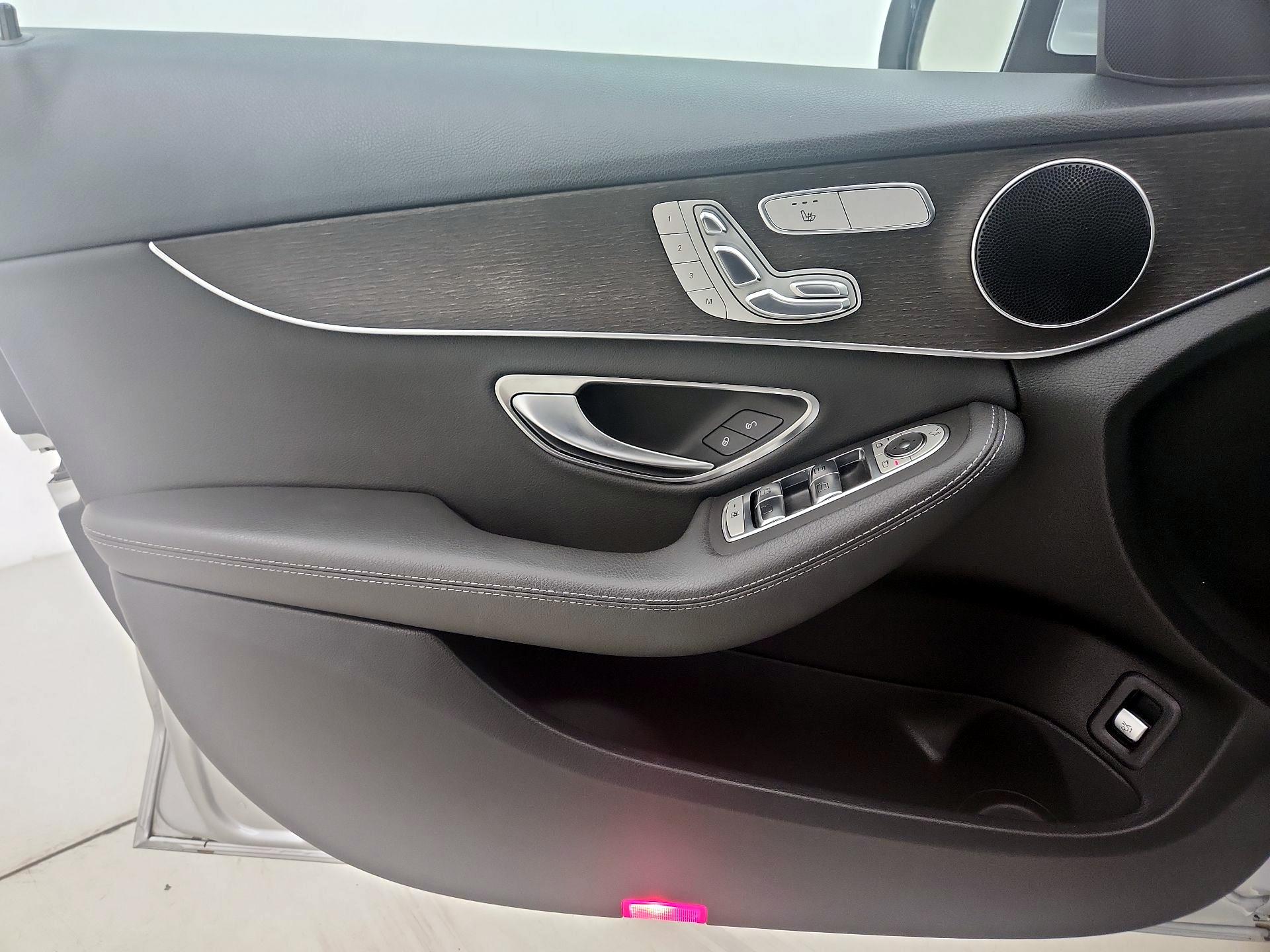 Thumbnail: 2020 Mercedes-Benz C-Class - 12