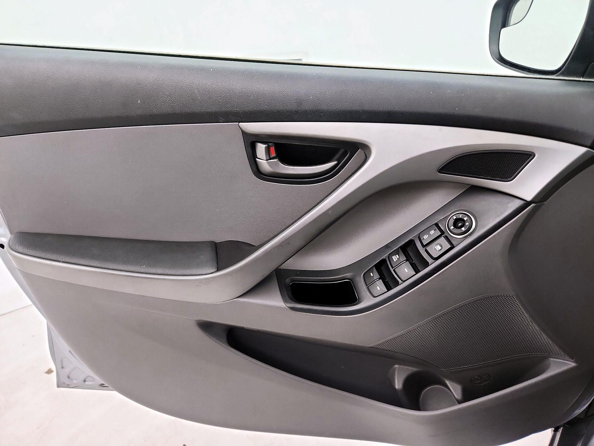 Thumbnail: 2015 Hyundai Elantra - 12