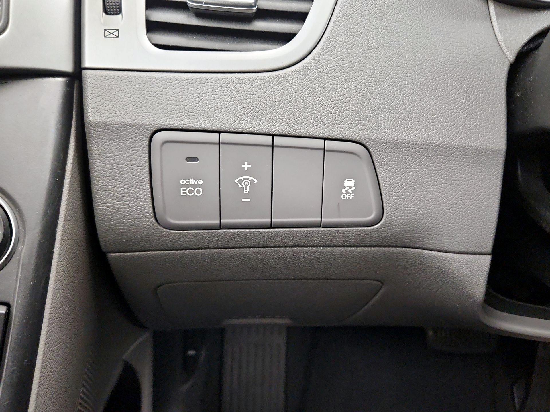Thumbnail: 2015 Hyundai Elantra - 13