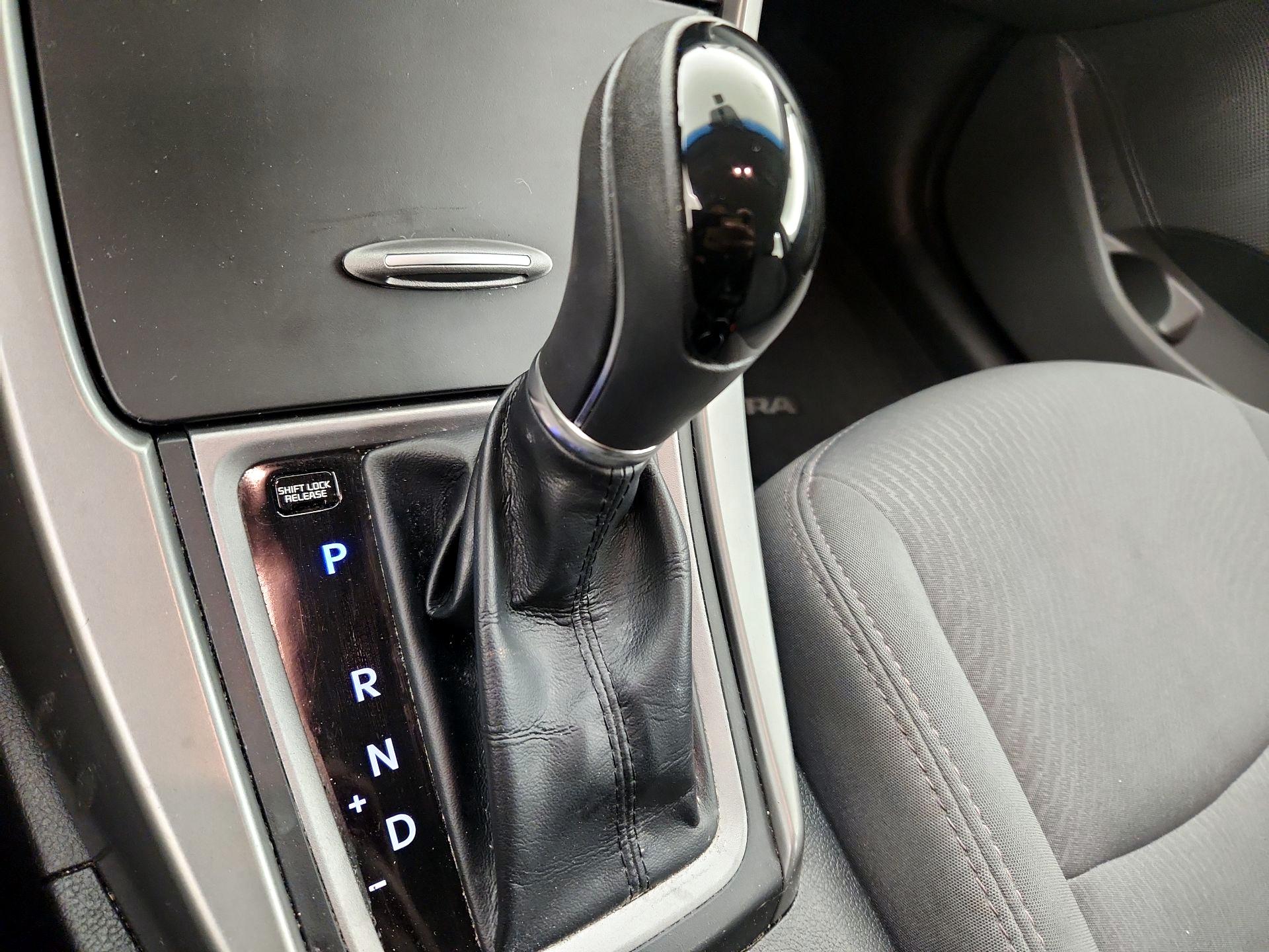 Thumbnail: 2015 Hyundai Elantra - 16