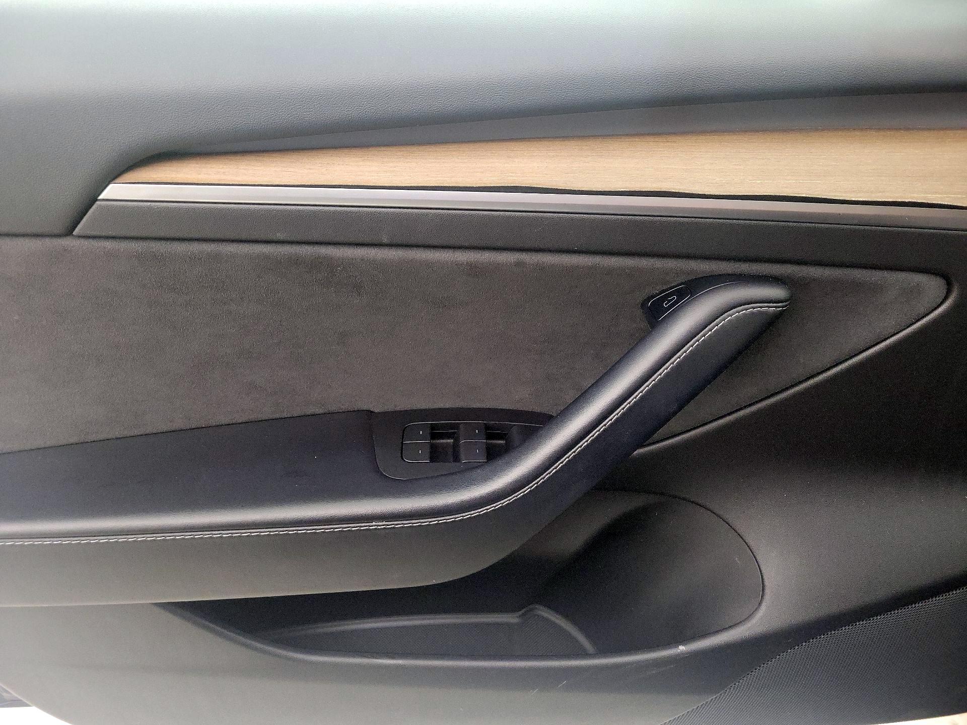 Thumbnail: 2021 Tesla Model 3 - 12