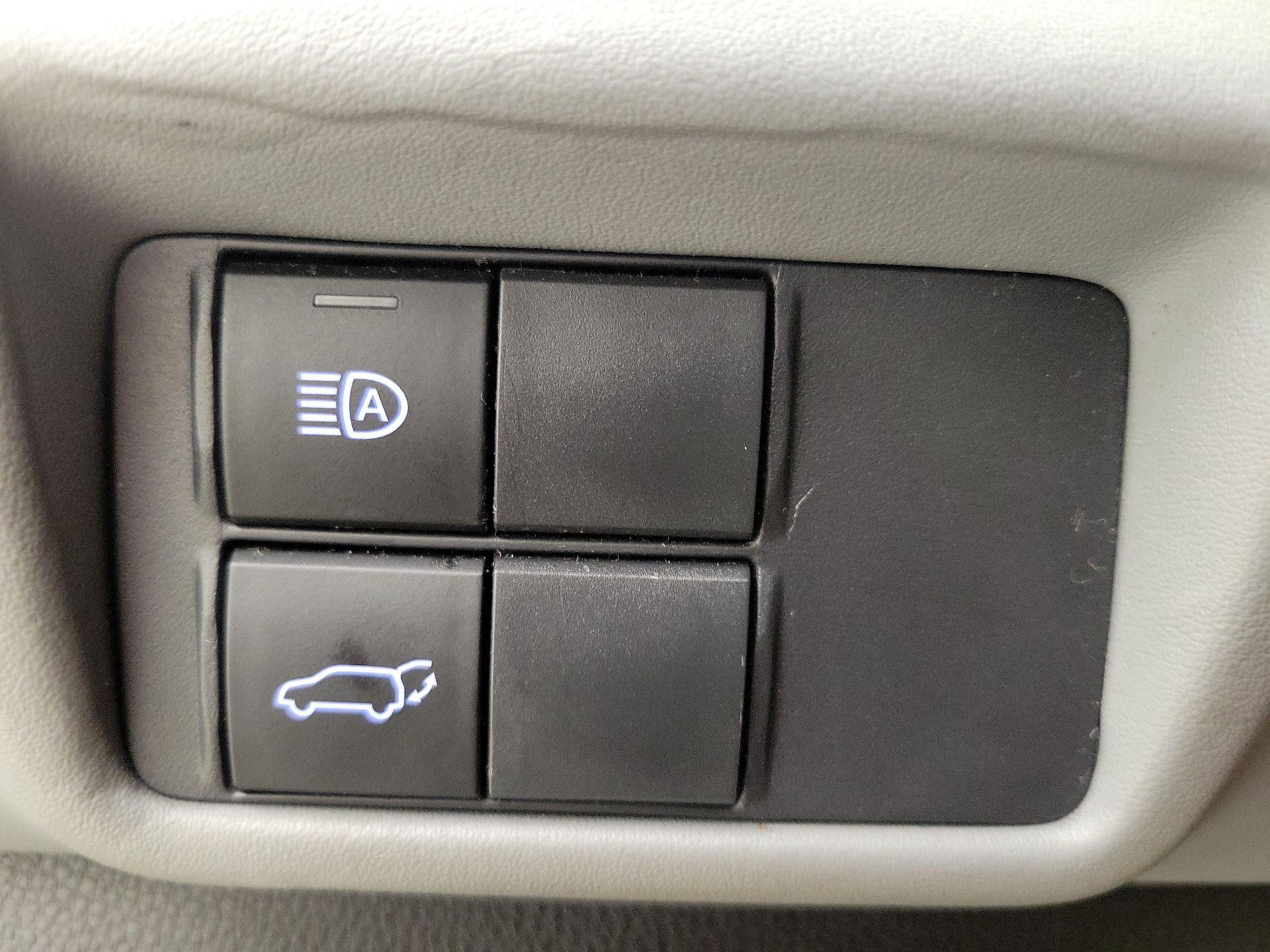 Thumbnail: 2021 Toyota Highlander - 13
