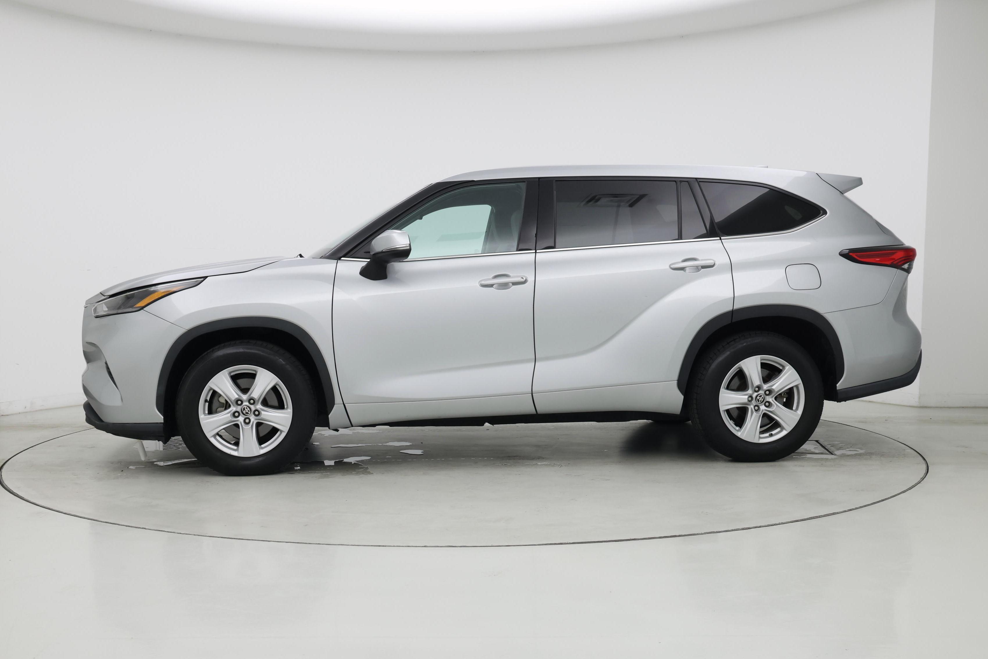 Thumbnail: 2021 Toyota Highlander - 3