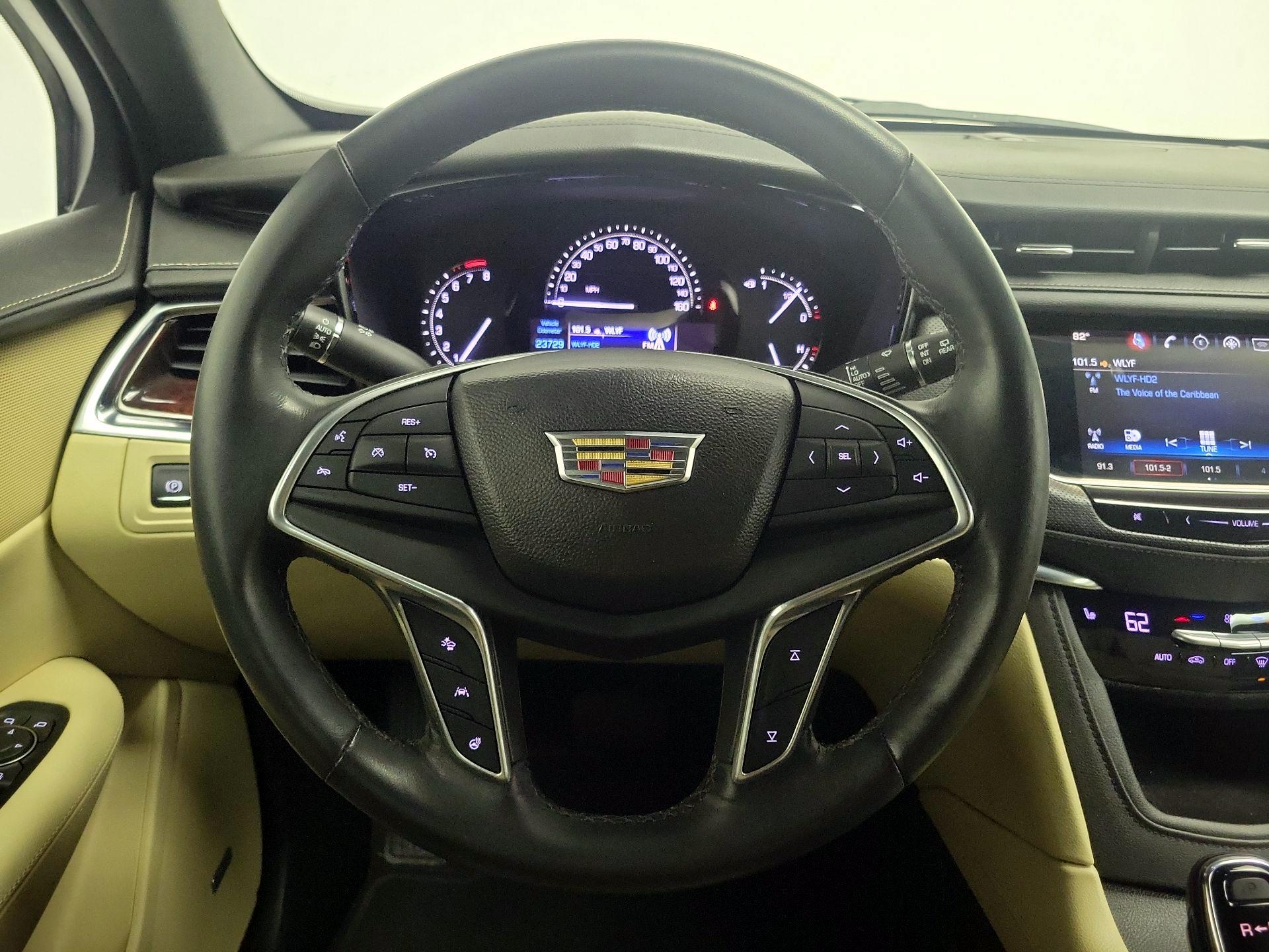 Thumbnail: 2017 Cadillac XT5 - 10