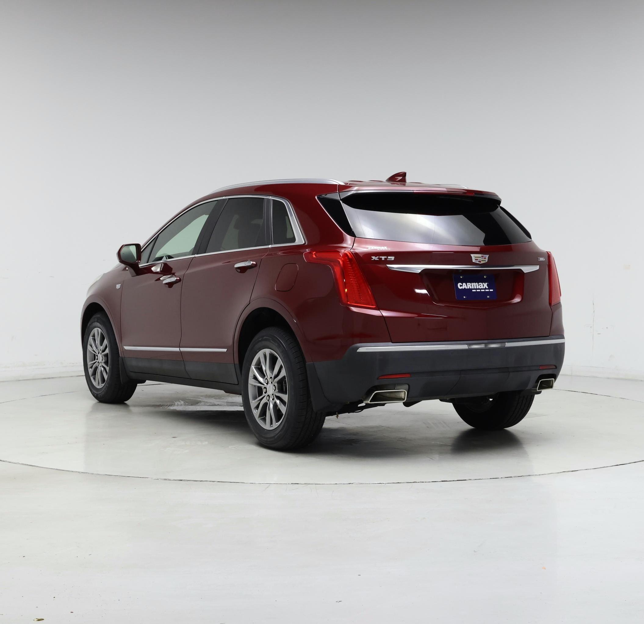 Thumbnail: 2017 Cadillac XT5 - 2