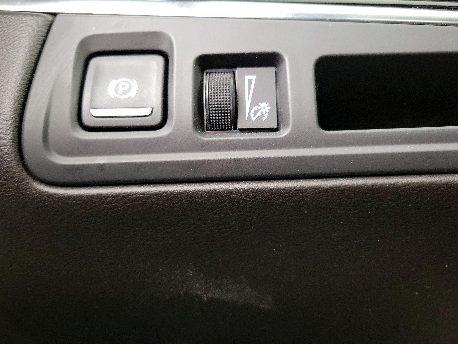 Thumbnail: 2023 Cadillac XT6 - 13