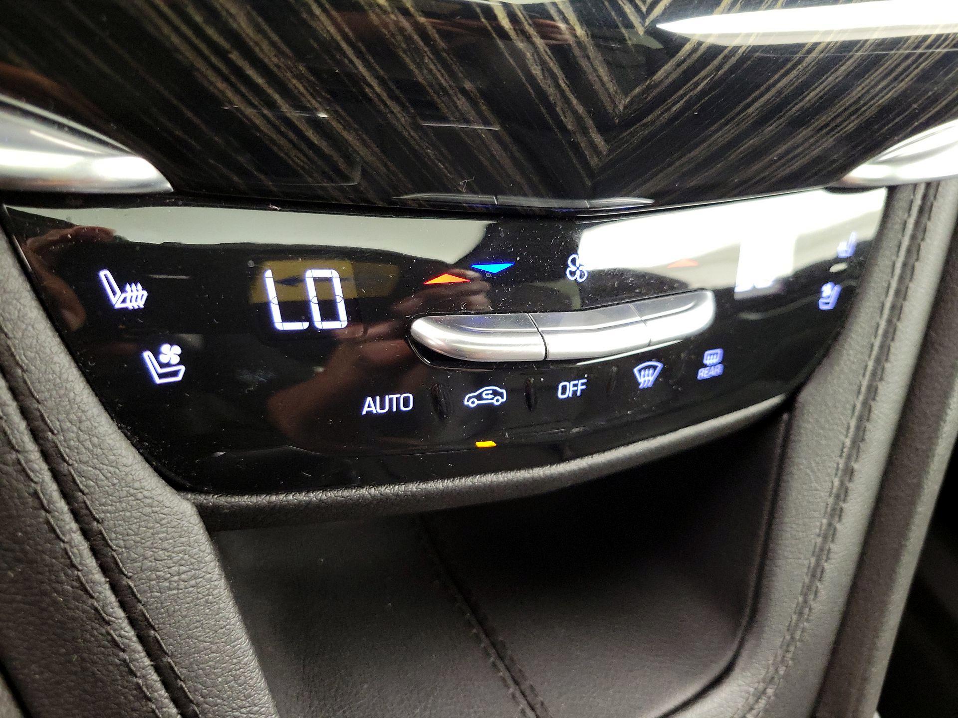 Thumbnail: 2023 Cadillac XT6 - 17