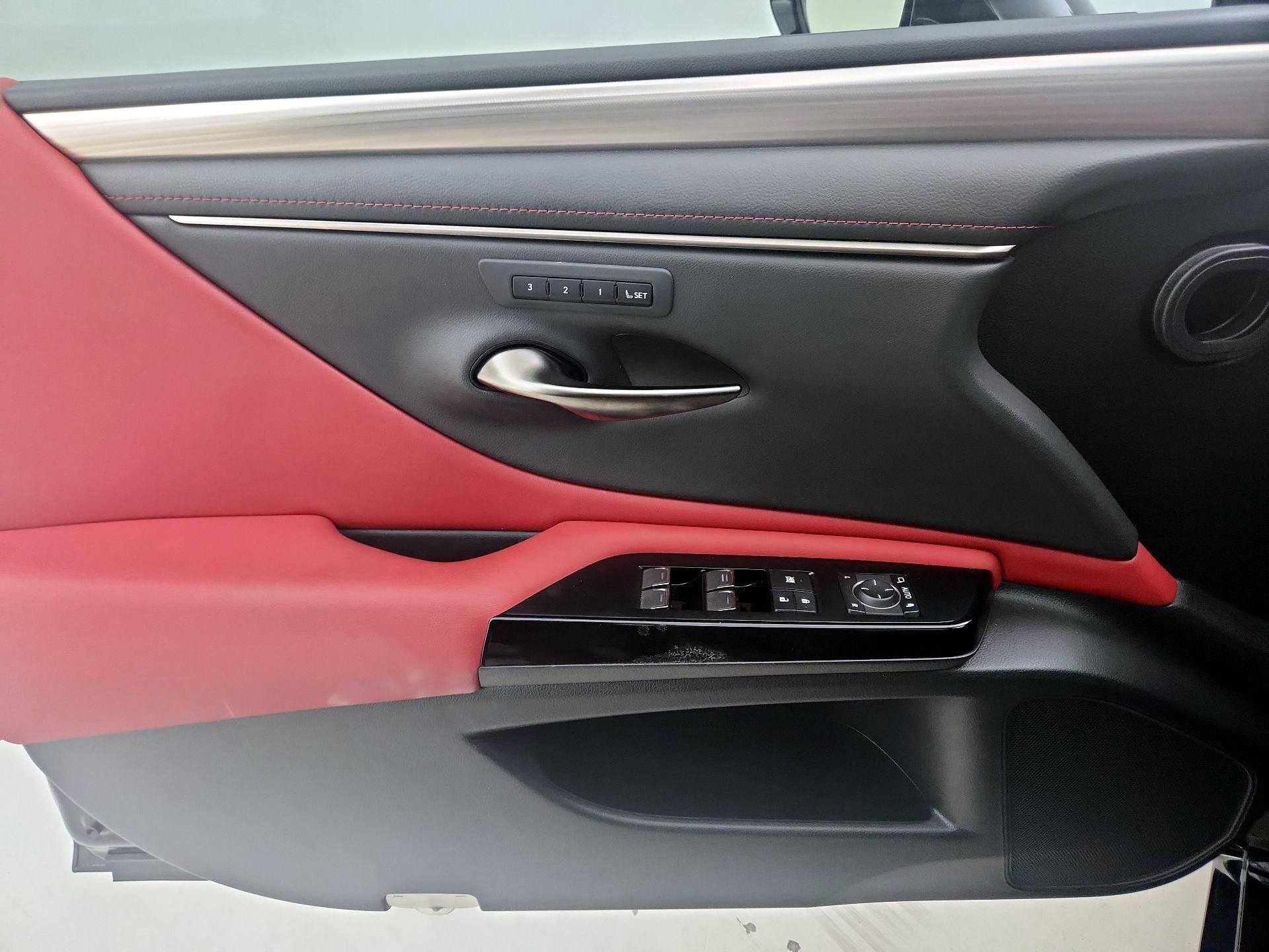 Thumbnail: 2022 Lexus ES - 12