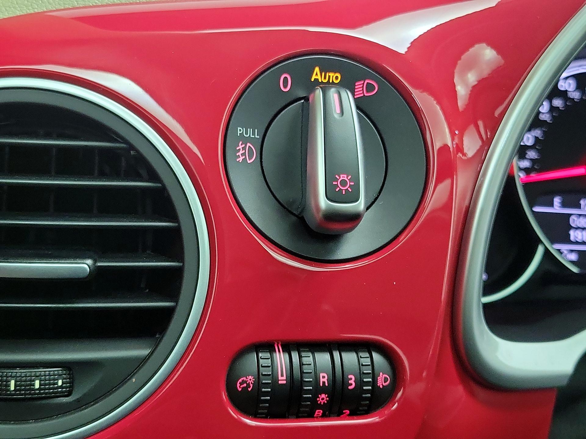 Thumbnail: 2019 Volkswagen Beetle - 13