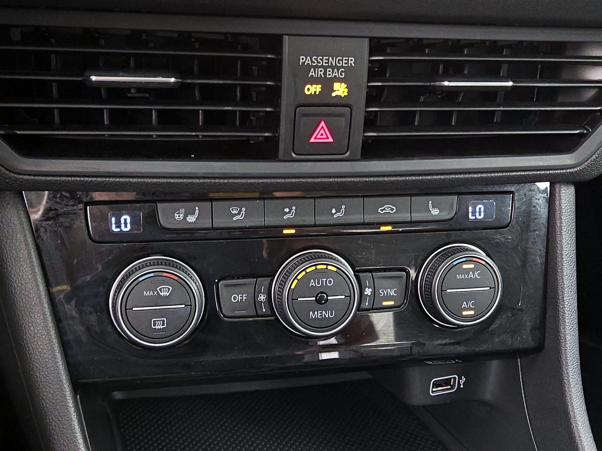 Thumbnail: 2019 Volkswagen Jetta - 16