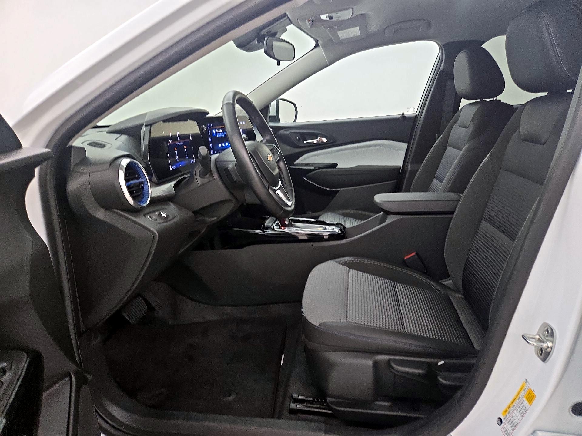 Thumbnail: 2024 Chevrolet Trax - 9