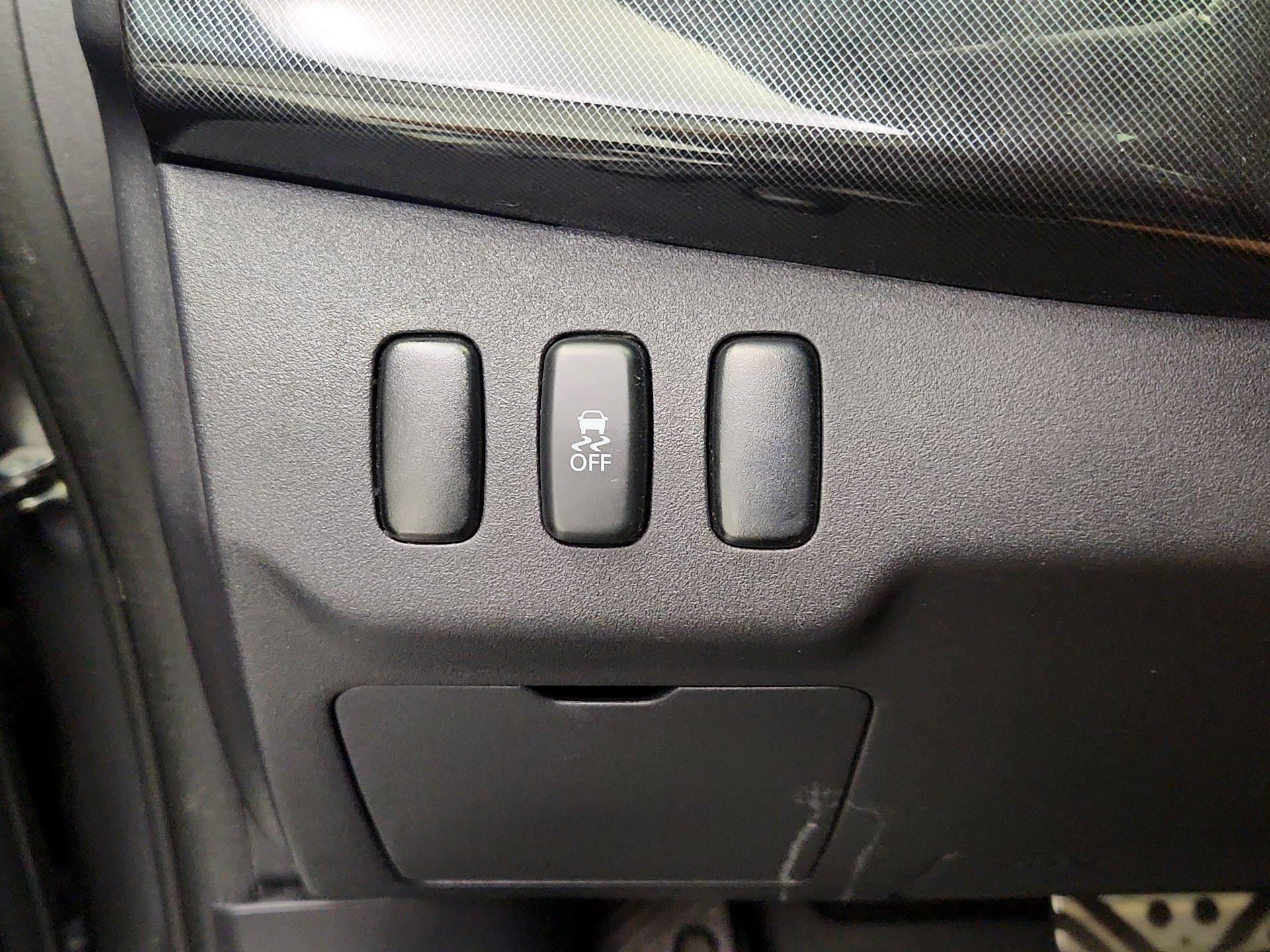 Thumbnail: 2016 Mitsubishi Lancer - 13