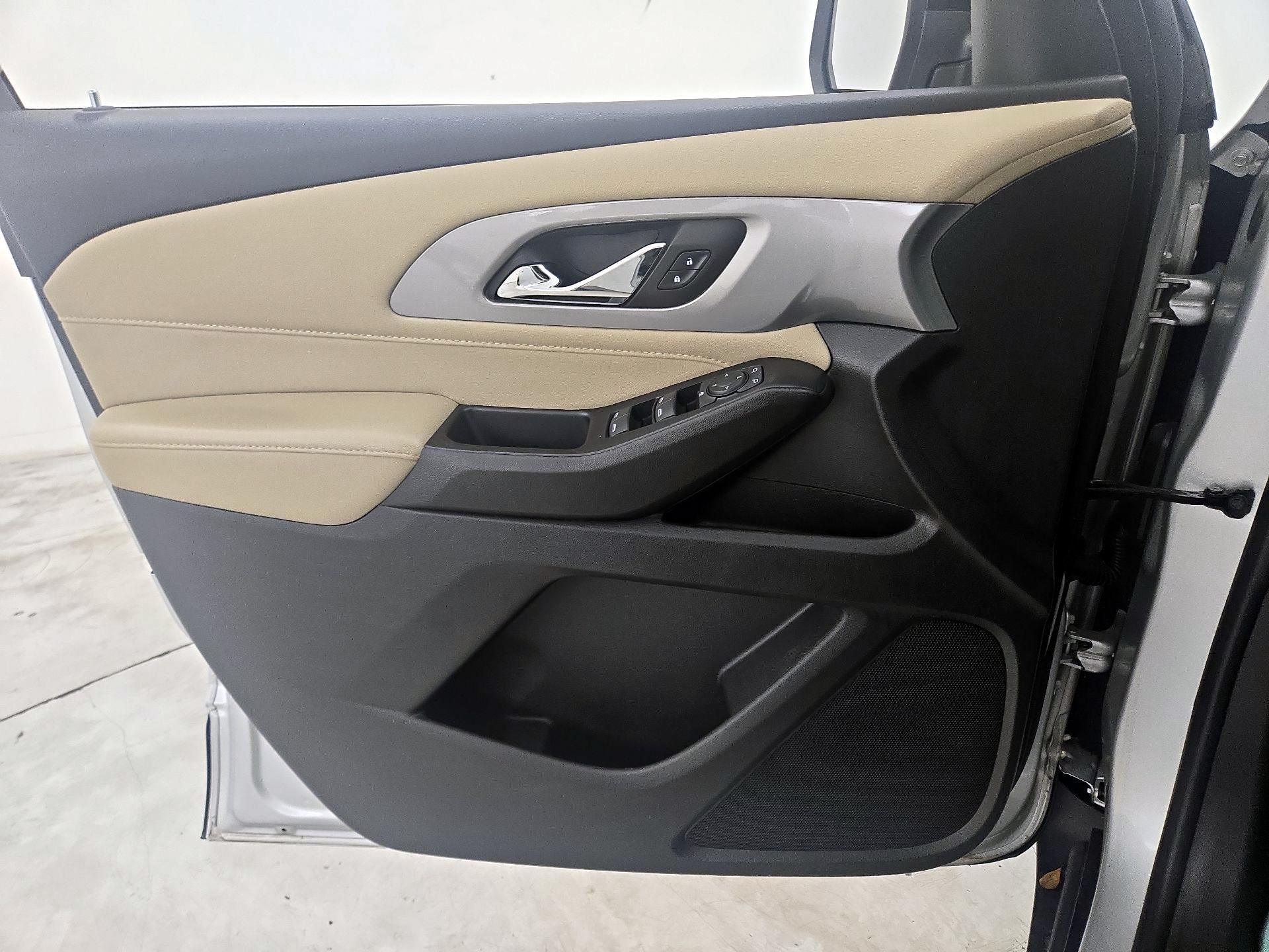 Thumbnail: 2022 Chevrolet Traverse - 12
