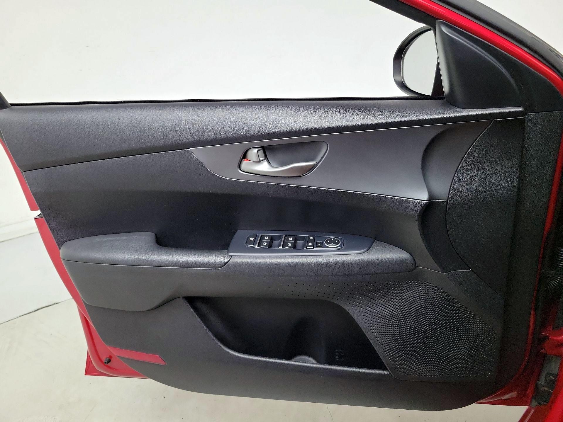 Thumbnail: 2020 Kia Forte - 12