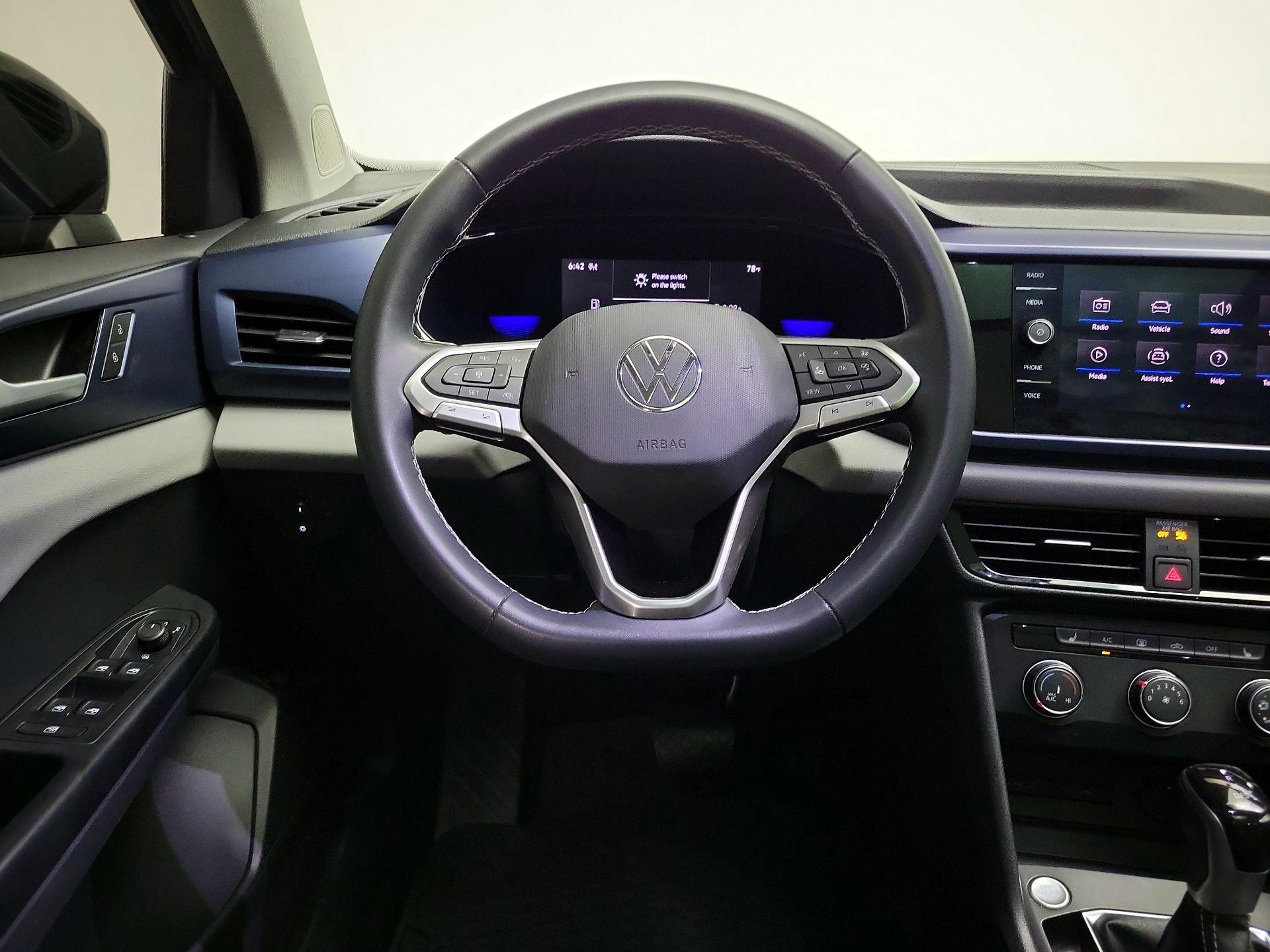 Thumbnail: 2022 Volkswagen Taos - 10
