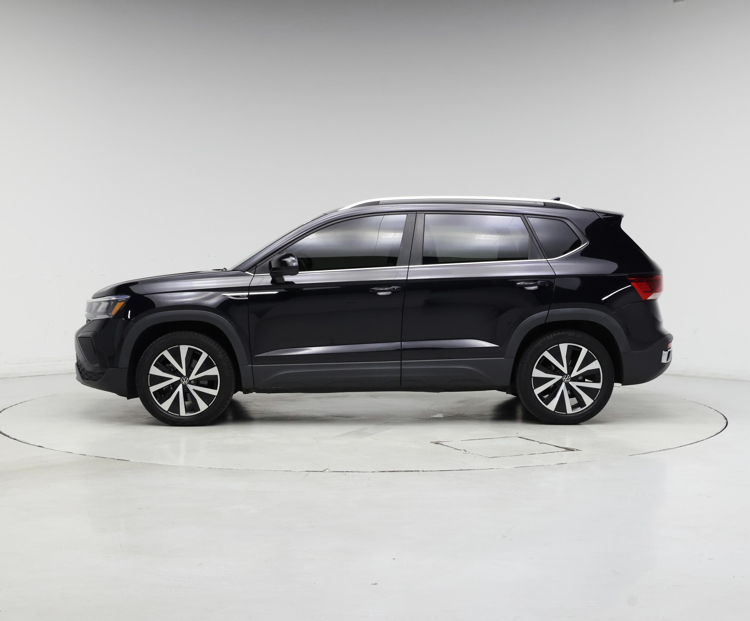 Thumbnail: 2022 Volkswagen Taos - 3