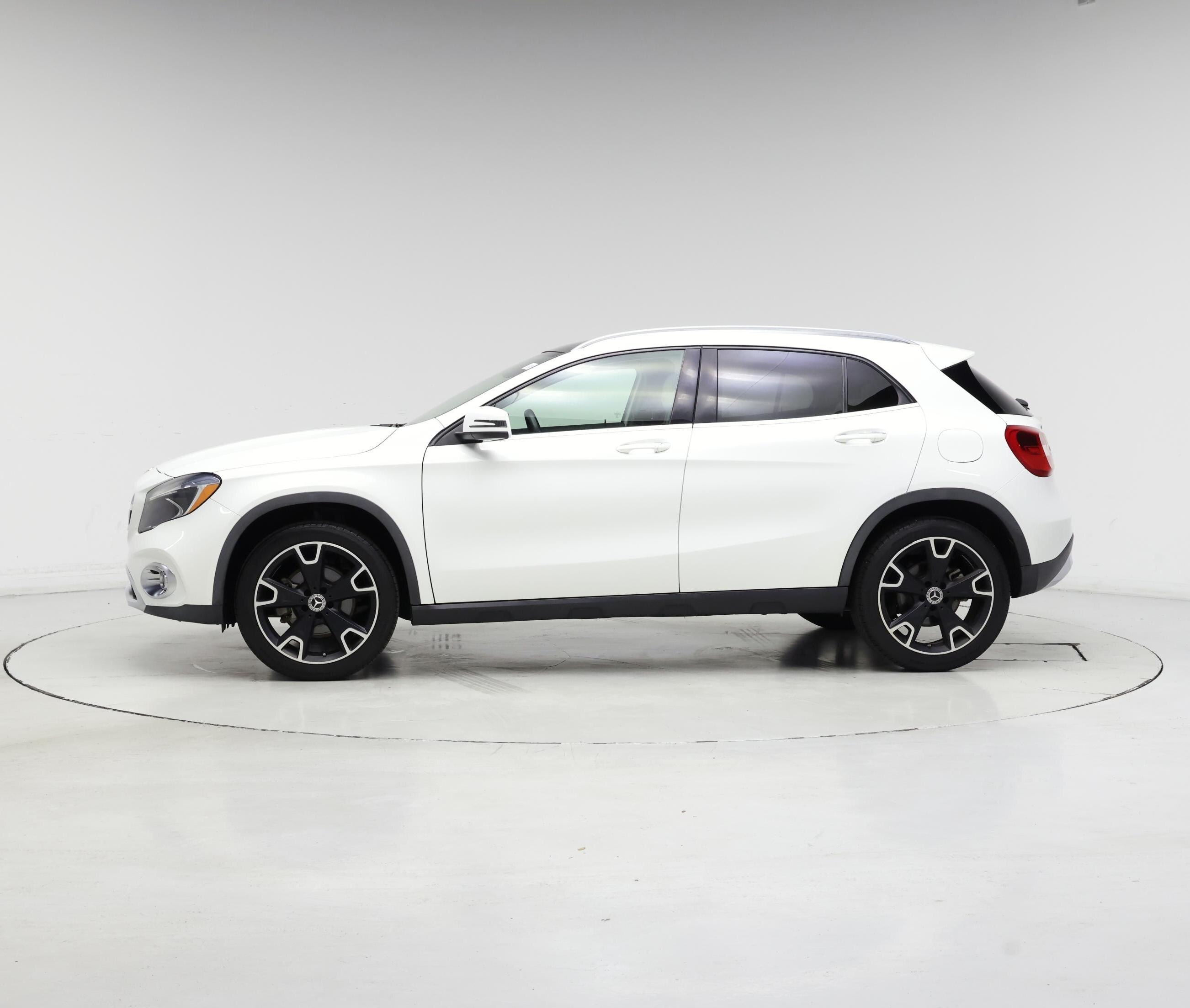 Thumbnail: 2020 Mercedes-Benz GLA - 3