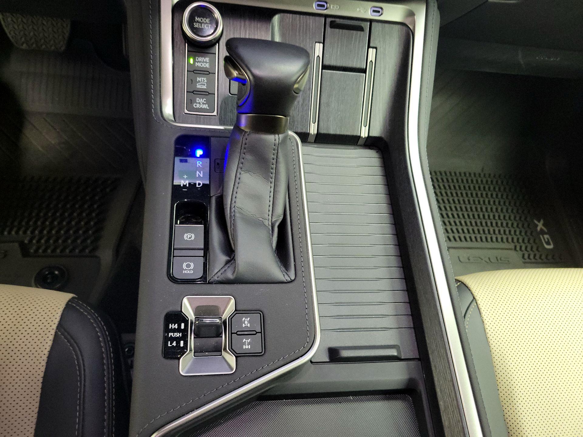 Thumbnail: 2024 Lexus GX - 18