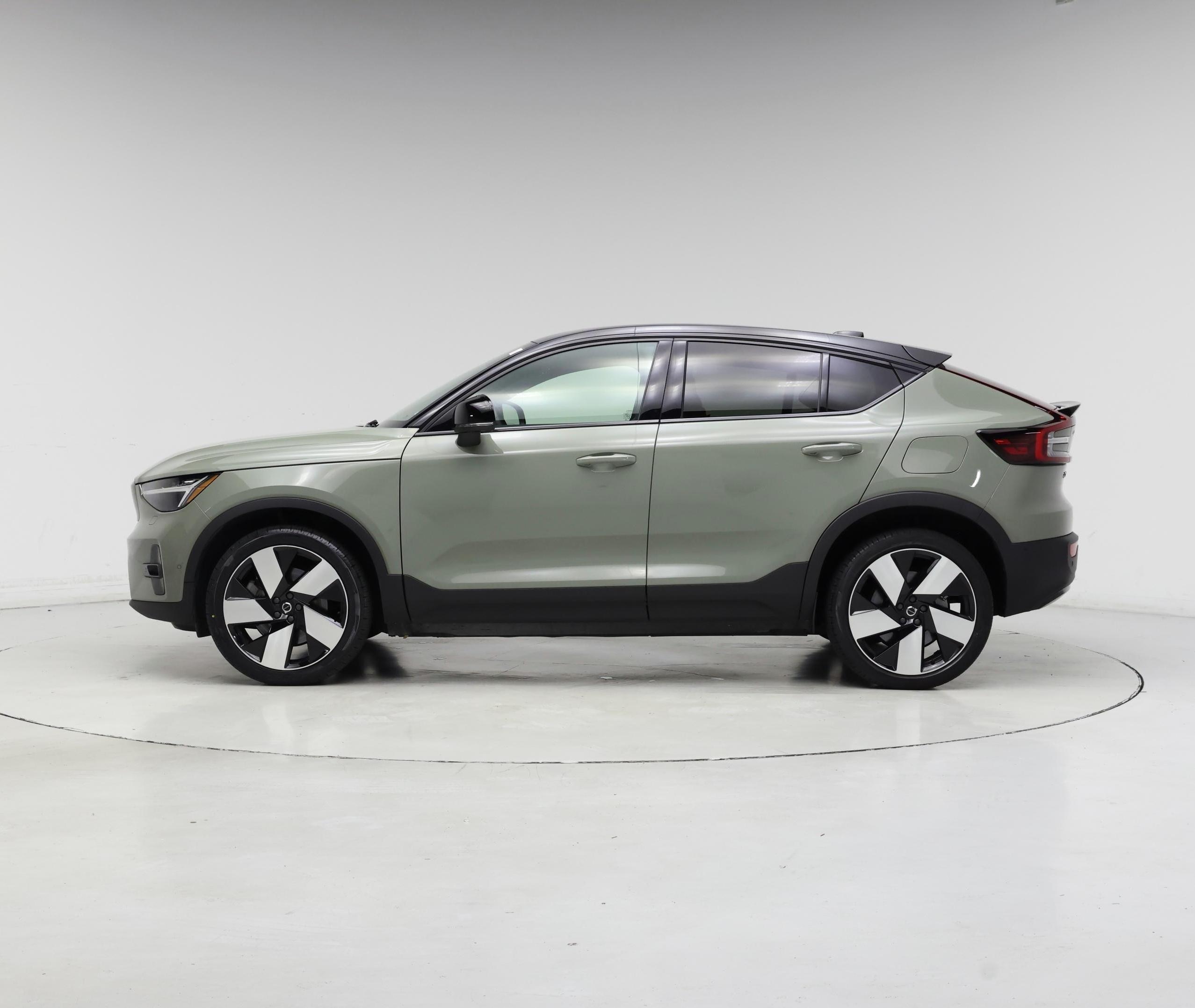 Thumbnail: 2022 Volvo C40 - 3