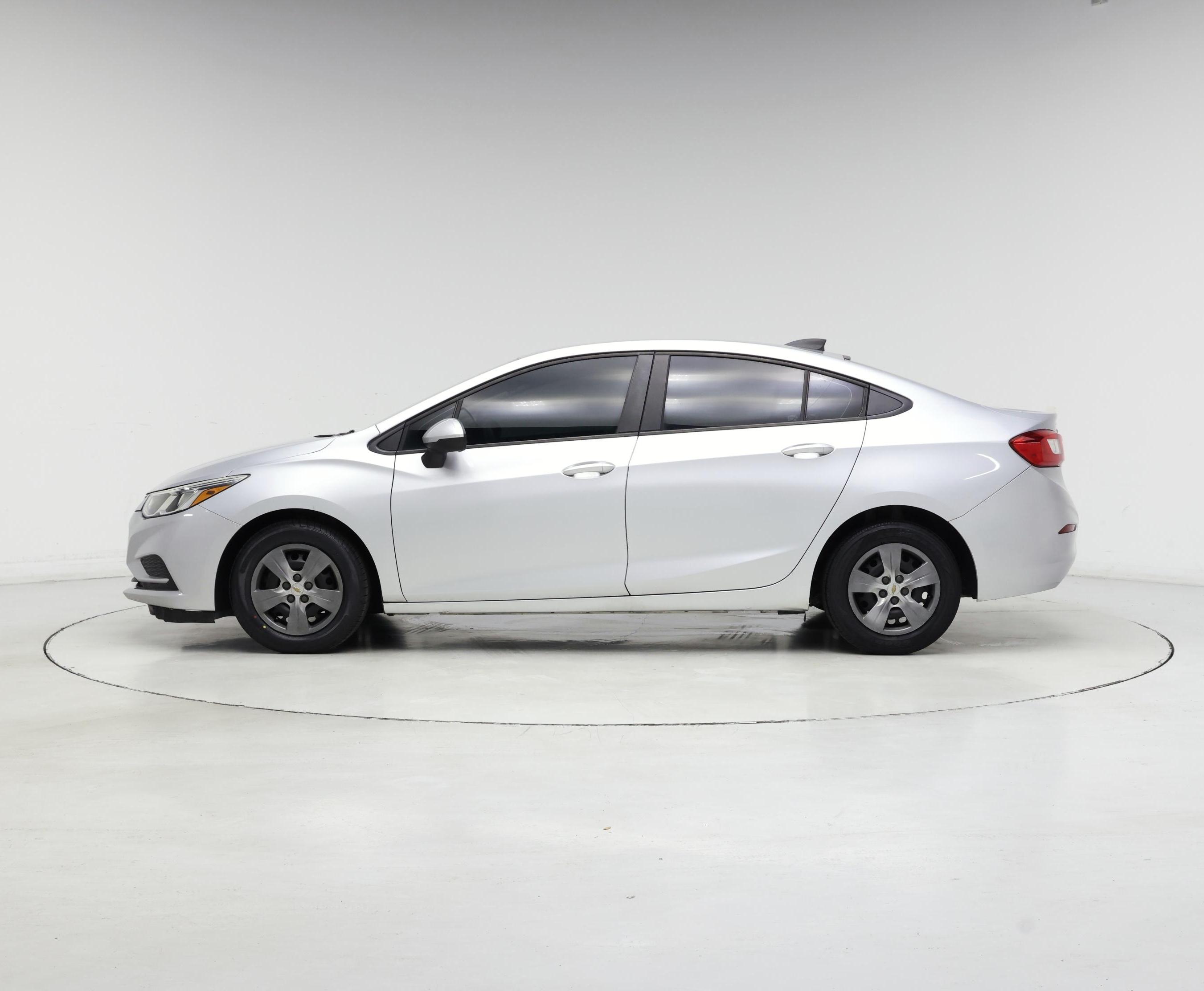 Thumbnail: 2018 Chevrolet Cruze - 3