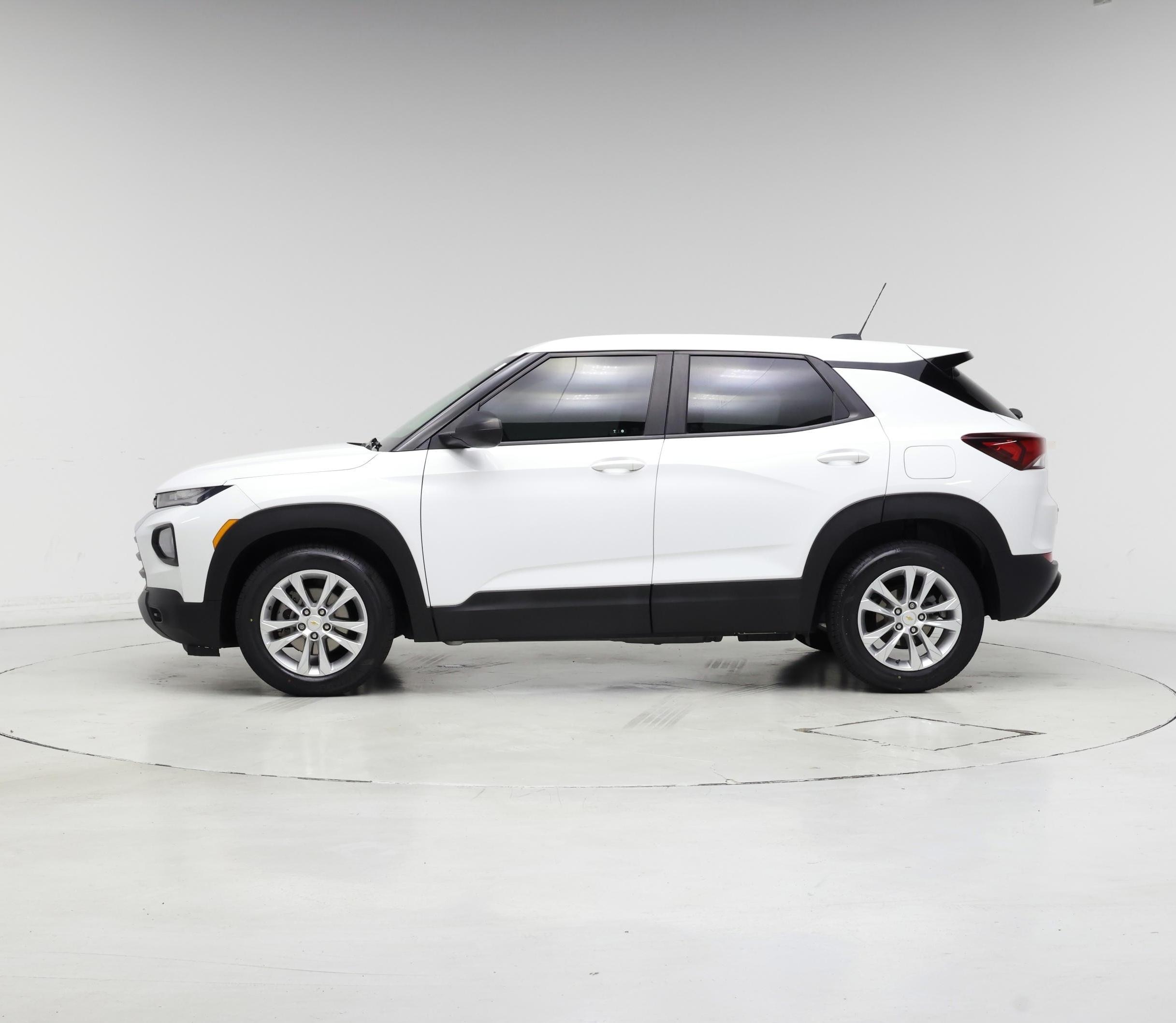 Thumbnail: 2021 Chevrolet TrailBlazer - 3